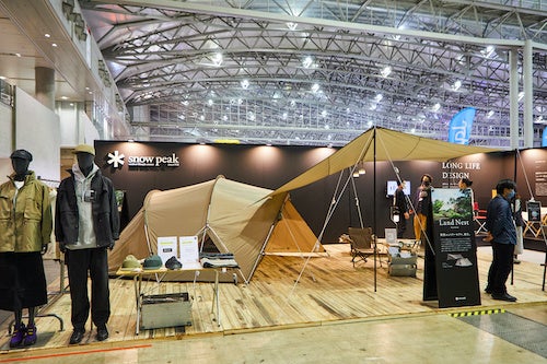 人気アウトドアブランドの最新アイテム展示&お得なショッピングブース