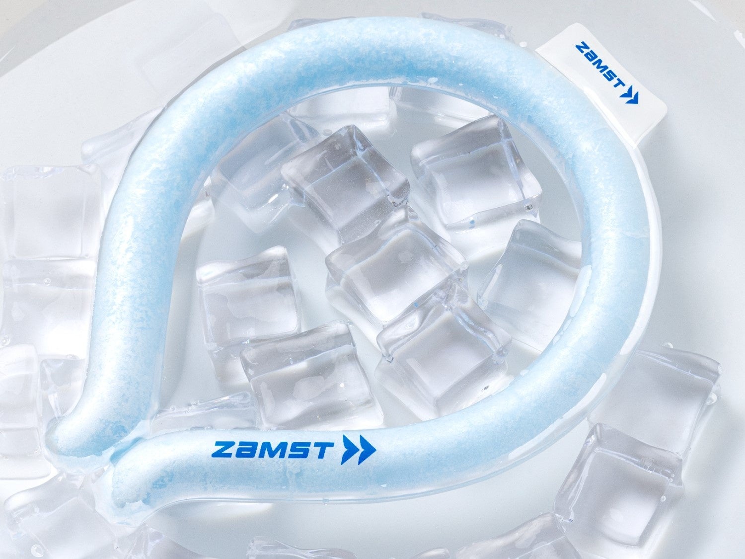 22℃以下の環境（冷水、冷風）であれば簡単に冷却固体化します。