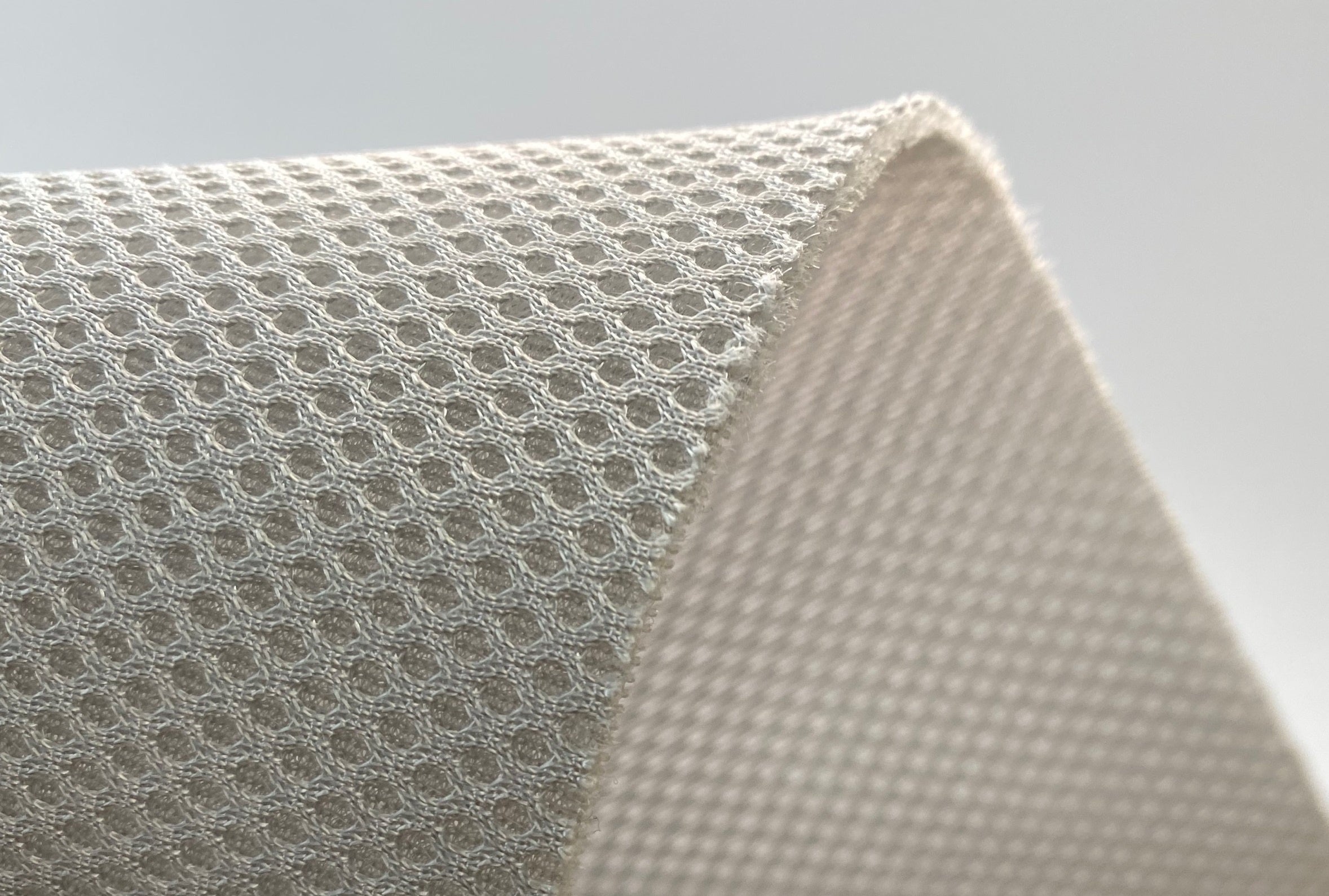 通気性の良いメッシュ生地