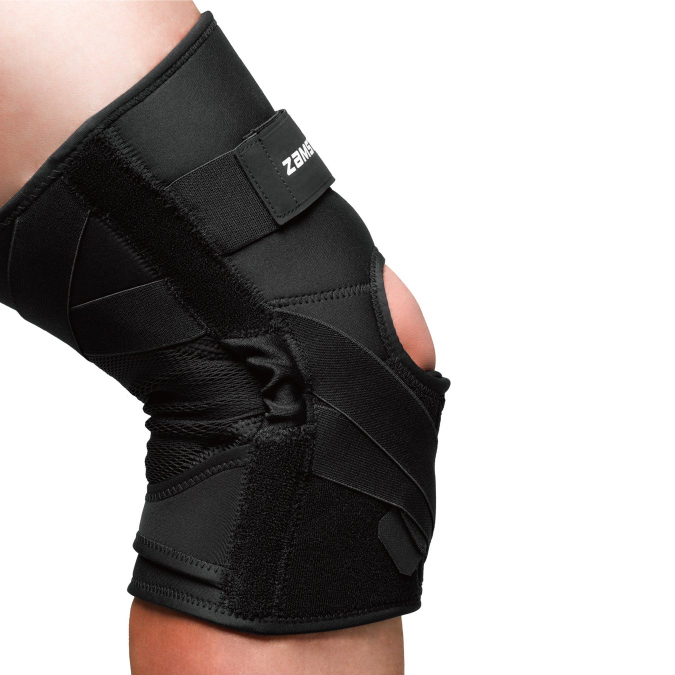 ▲ヒザ裏のスムーズな曲げ伸ばしを実現。通気性にも優れ、快適な装着感