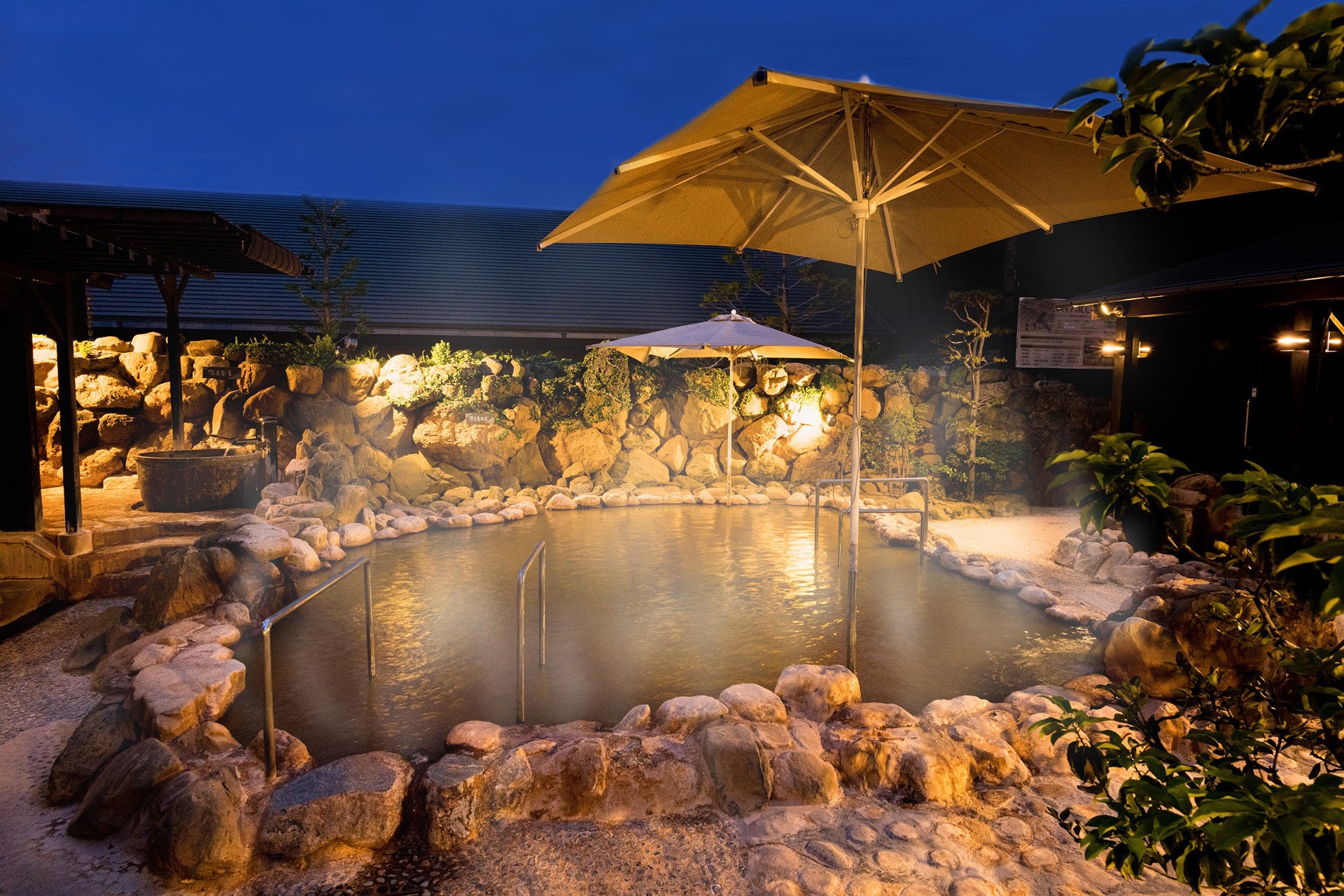 源泉かけ流し露天岩風呂