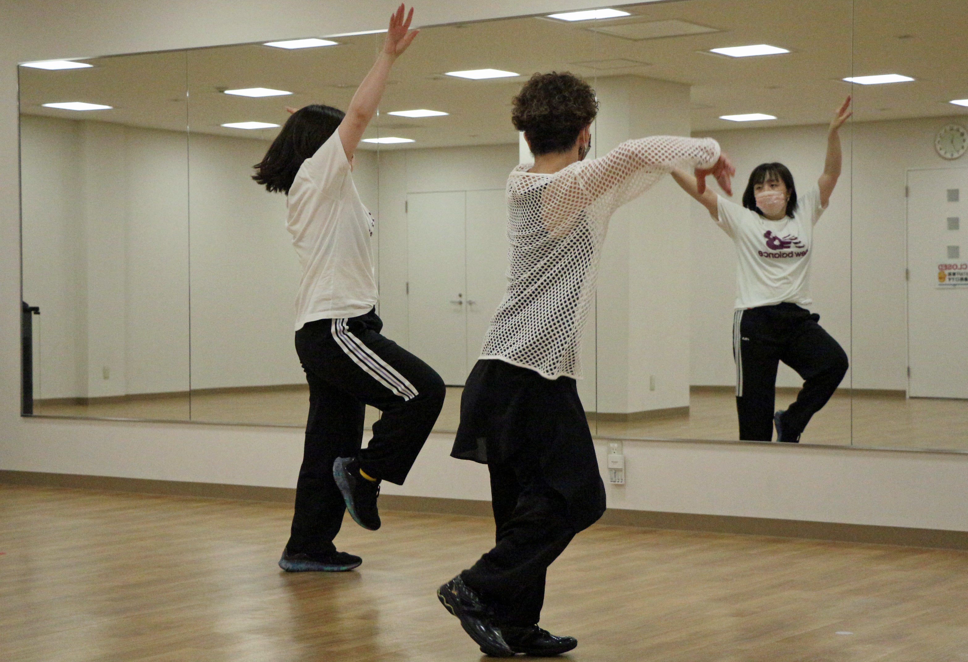 成人ダンススクール練習風景
