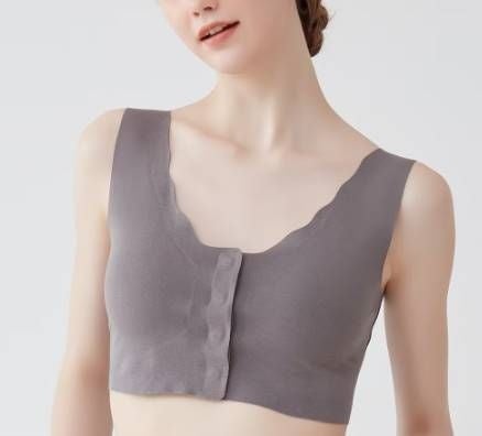 デリケートな肌にやさしい肌着「メディキュア」から縫い目ゼロの前開きハーフトップブラがついに登場!