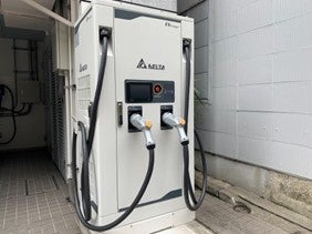 新開発の従量課金システムが搭載されたEV用DC急速充電器 (試作機、弊社内設置)