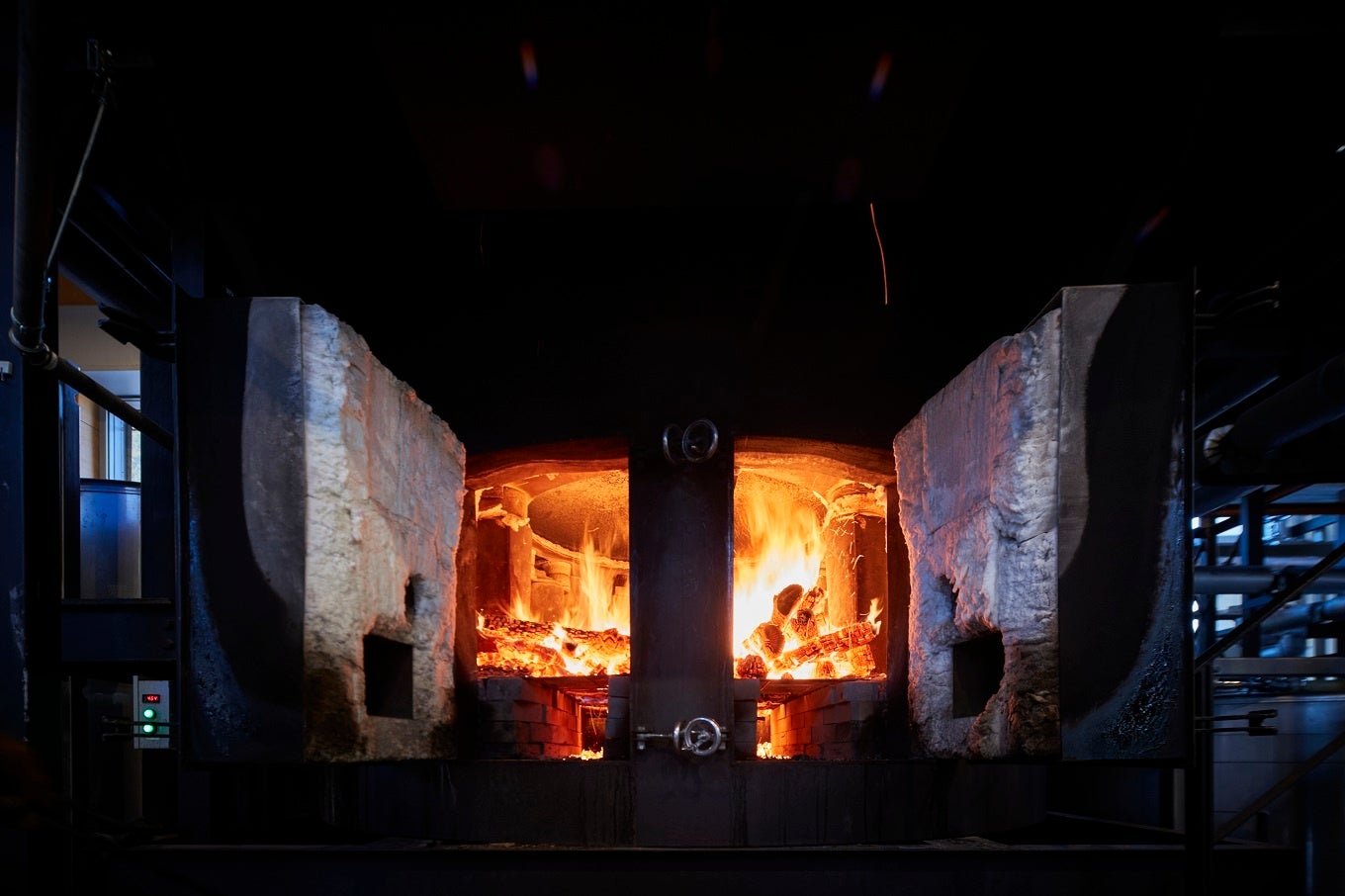 摂氏800℃以上にも達する蒸留