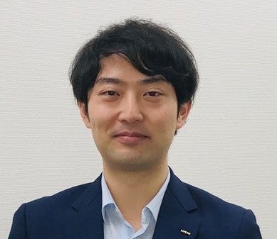 焼き菓子企画課 （パイの実担当) 河村宏介