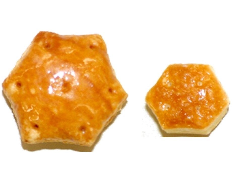 『おおきなパイの実』（左）と 通常の『パイの実』