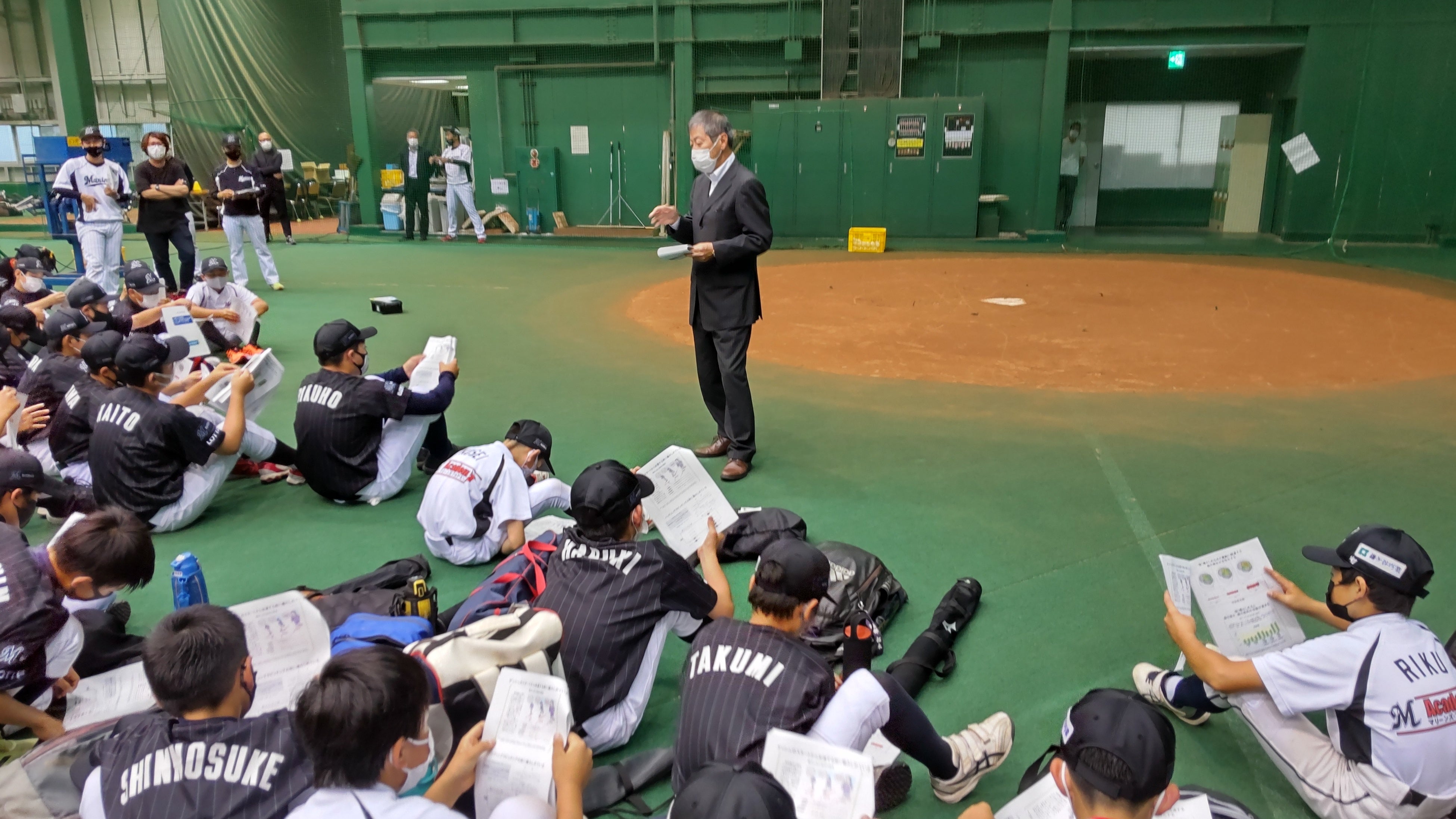 千葉ロッテマリーンズ・ベースボール アカデミーでの 口腔健康セミナーの様子