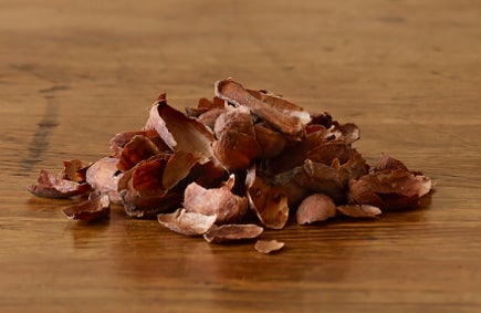 カカオハスク: チョコレートの原料であるカカオ豆 のまわりを包んでいる皮のこと。