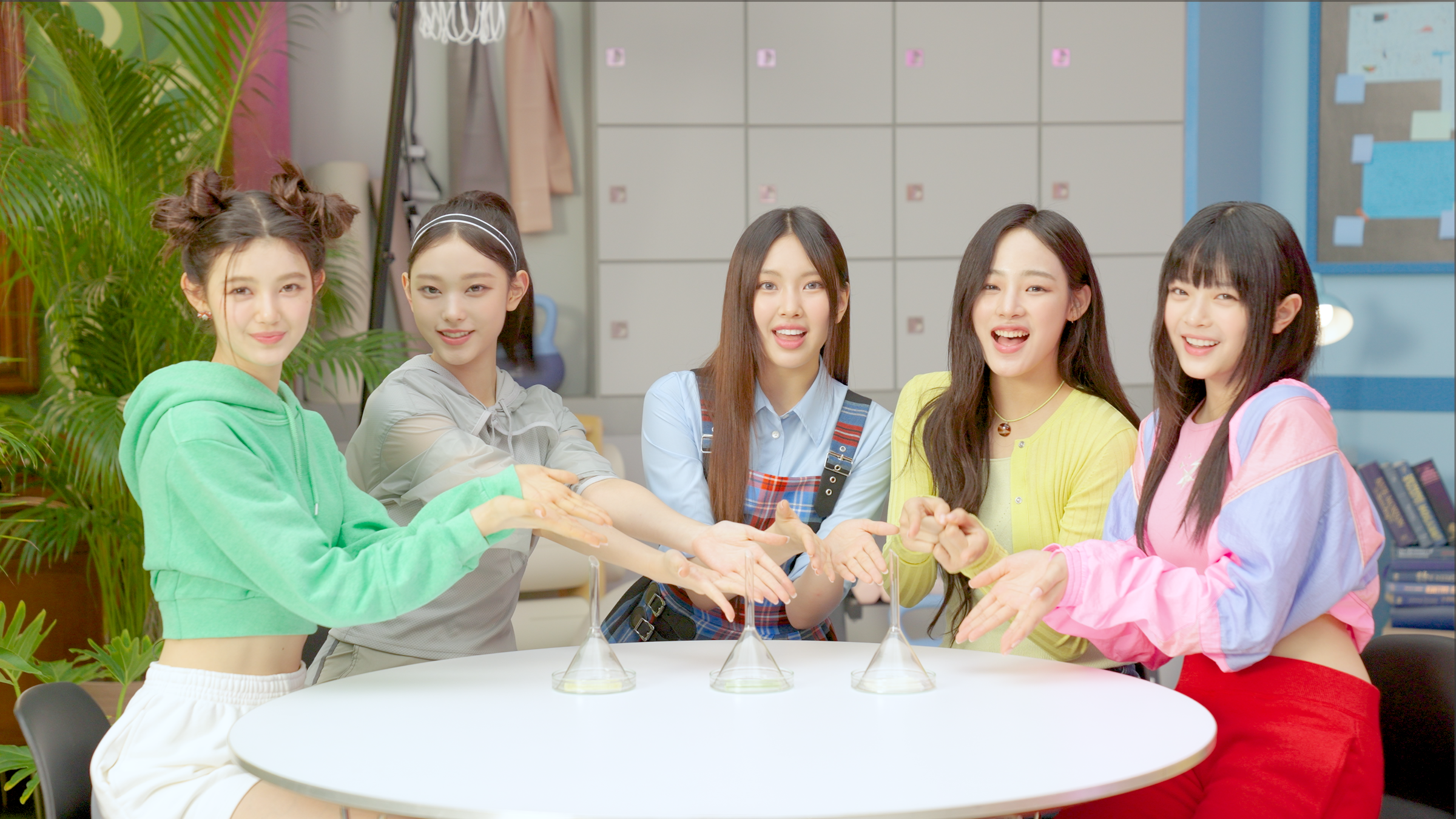 NEWJEANS　イタガム販促pop　NewJeans　NJZ サイズ1mくらい NEWJEANS イタガム販促pop NewJeans NJZ サイズ1mくらい