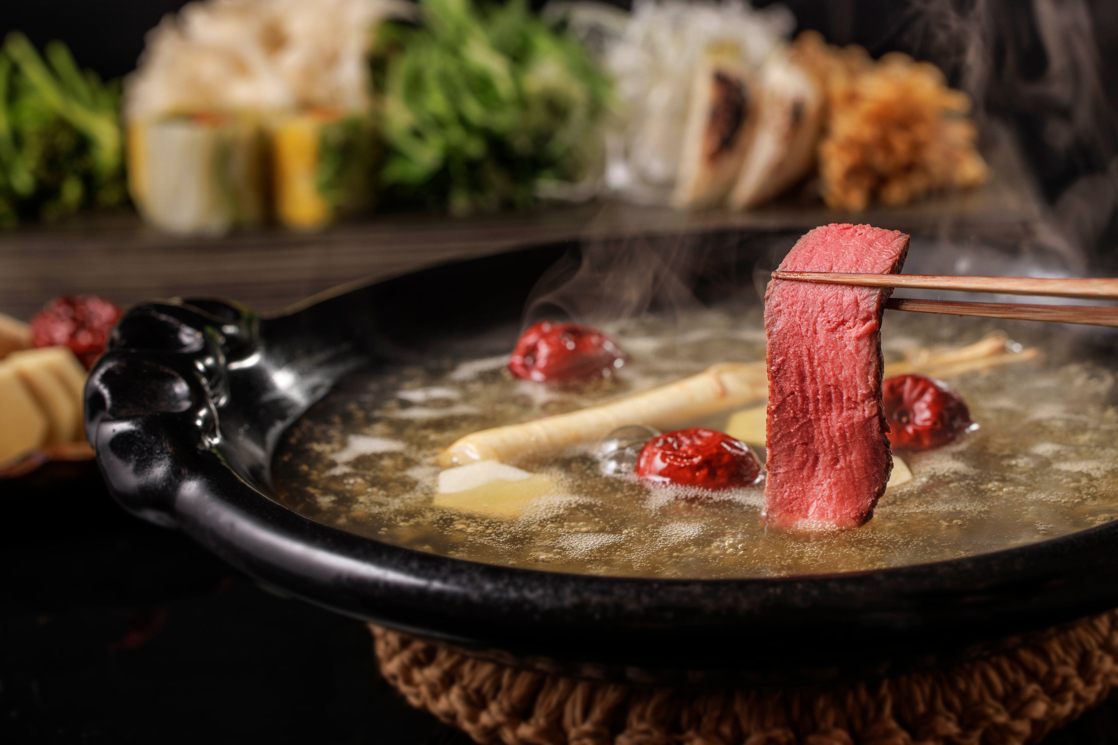 【養命酒製造×星のや軽井沢】冬の養生を考えた「冬谷（ふゆたに）の薬膳鍋」～体を内側から温める養生体験～