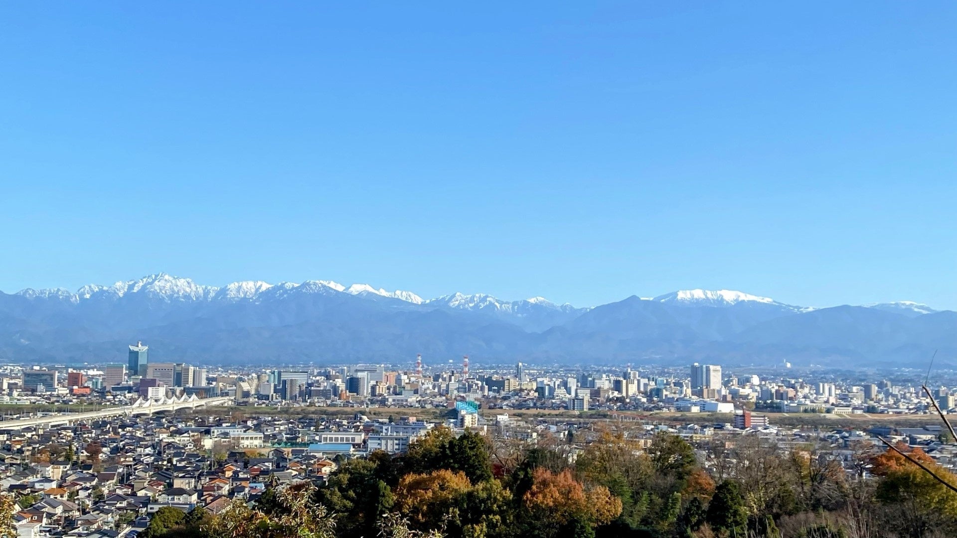 呉羽山展望台からの眺め（ホテルから車で約10分）