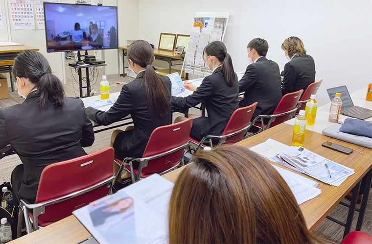 ▲オンライン会議システムを活用し、各拠点を繋いでプレゼン大会を開催