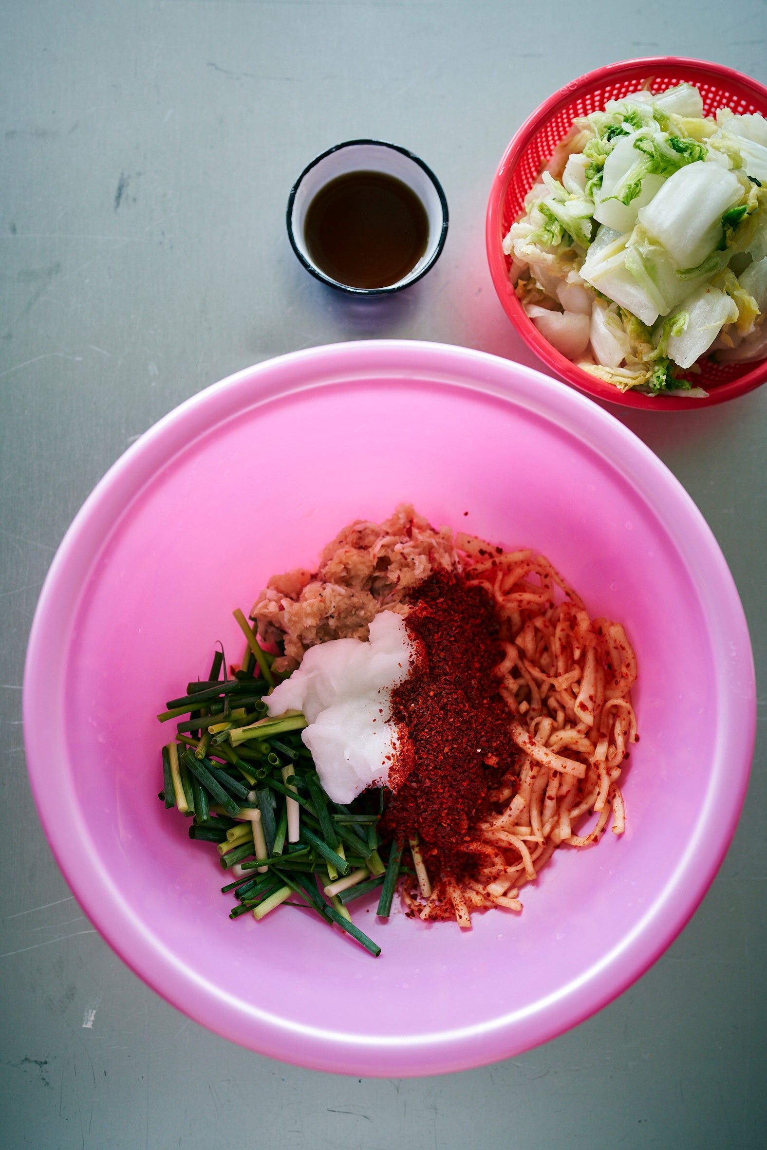 はじめてのキムチ作りにぴったりなレシピをご紹介。白菜1／4個で作れて手軽なのに味は本格派。