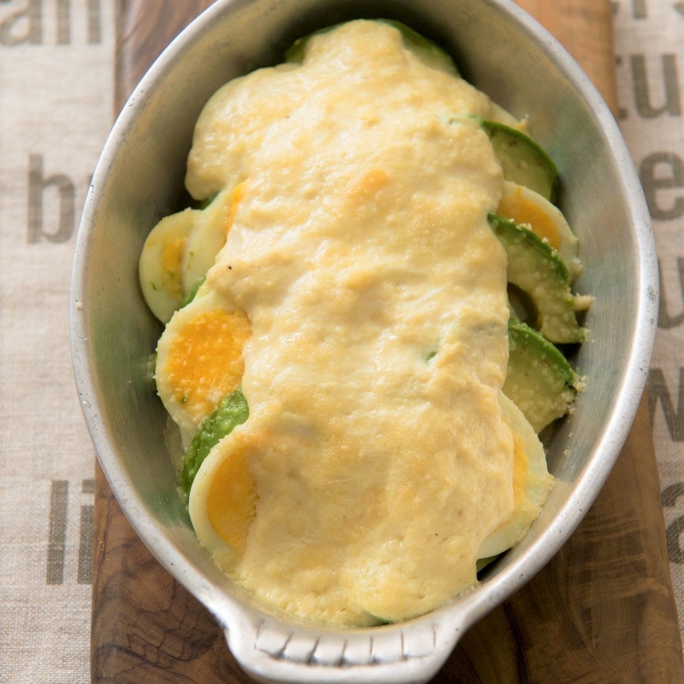 卵とアボカドのとうふソースグラタン（p. 76） [１人分 たんぱく質20.5g／糖質2.5g]