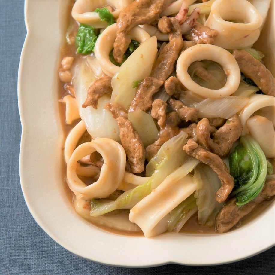 大豆ミートといかの中華風うま煮（p.16） [１人分 たんぱく質19.7g／糖質11.0g]