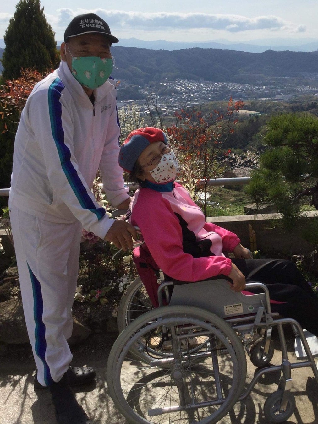宮川花子が余命半年宣告を乗り越え 復帰を目指す 日本一の夫婦漫才 宮川大助 花子 がともに闘う日々をつづった書籍 あわてず あせらず あきらめず が発売に 株式会社主婦の友社 のプレスリリース 宮川花子が余命半年宣告を乗り越え 復帰を目指す 日本一の夫婦漫才 宮川大助 花子 がともに闘う日々をつづった書籍 あわてず あせらず あきらめず が発売に 株式会社主婦の友社 のプレスリリース