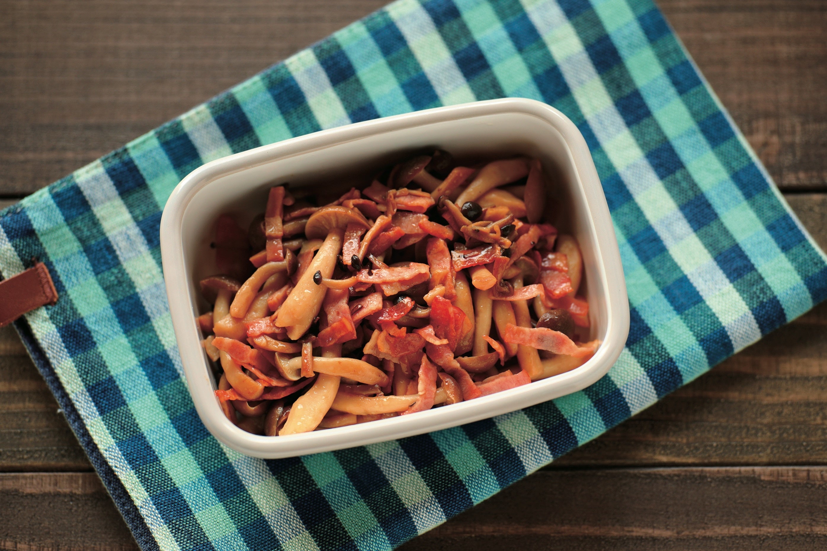 きのことベーコンのコンソメじょうゆ炒め