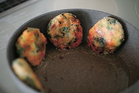 少ない油で上手に焼けるコツも。後片付けもラク！