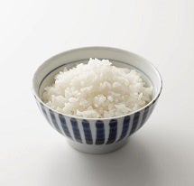     火加減と時間の管理ができる電子レンジは炊飯が得意。一合なら炊飯器よりはやく炊けます。   