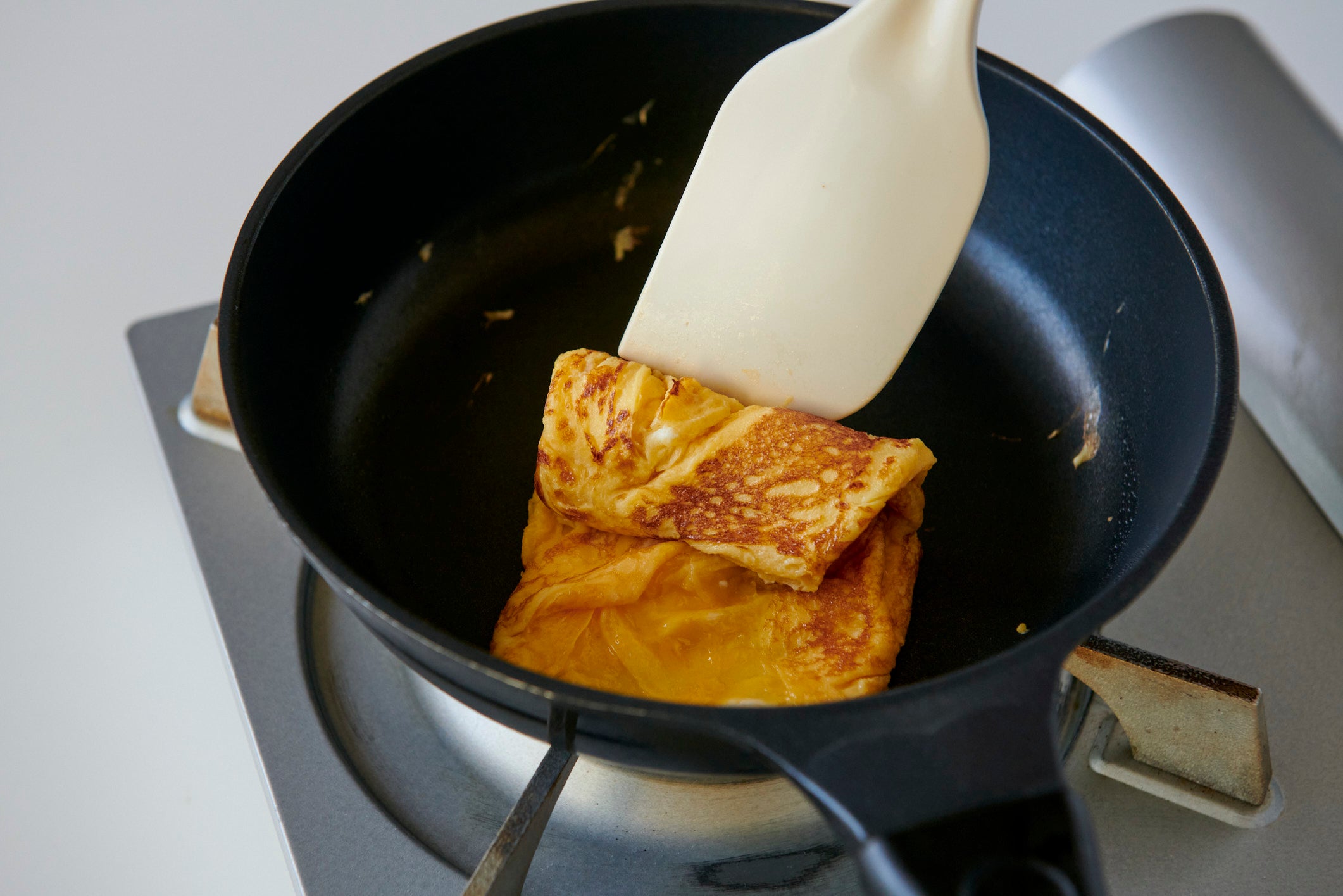 卵１個でささっと作れるお手軽卵焼きの作り方も。お弁当が一気に華やぎます。