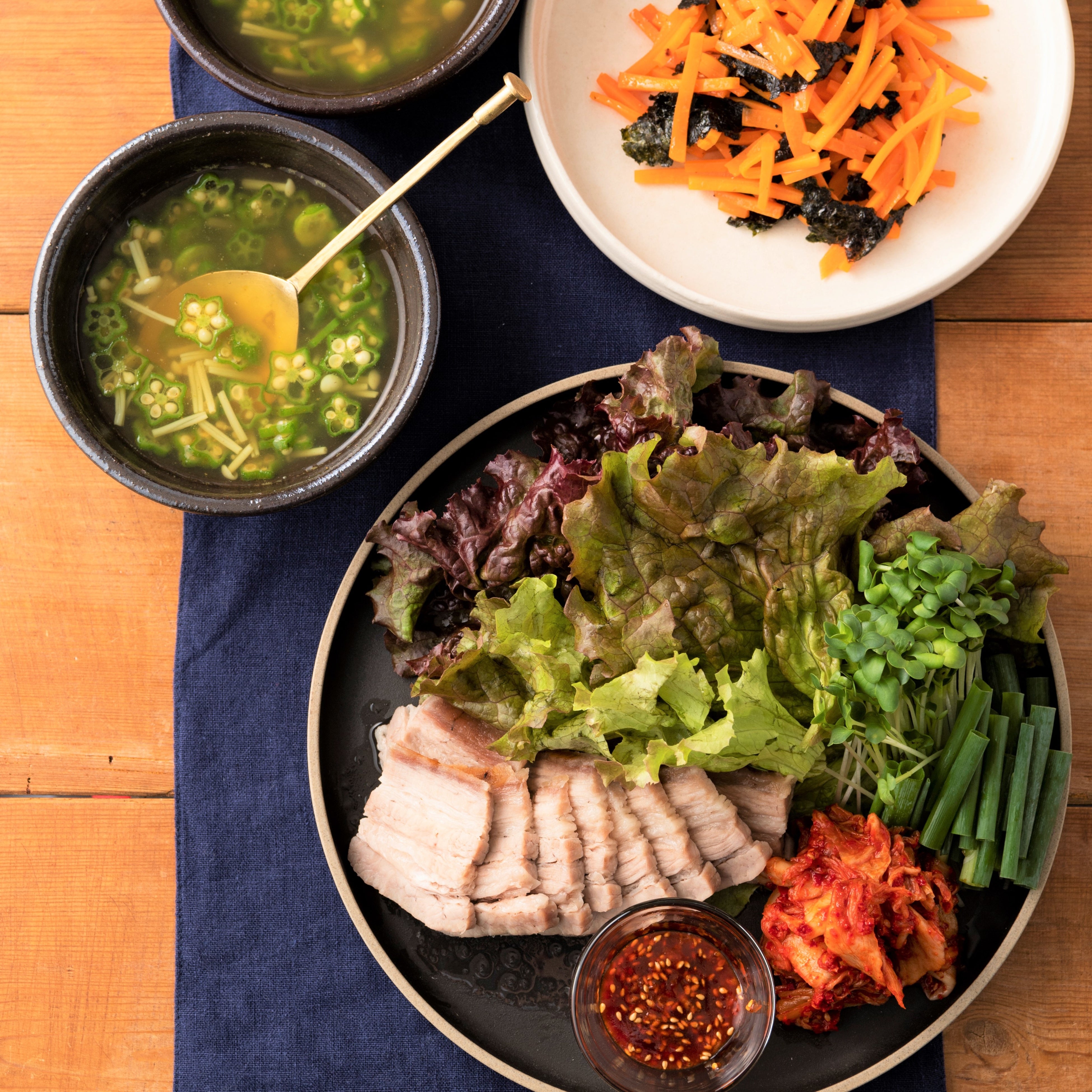 【レンチン＆缶詰でラクチン献立】 「レンジで韓国風蒸し豚献立」 〈１献立（１人分）あたりの糖質：14.2ｇ、材料費230円〉