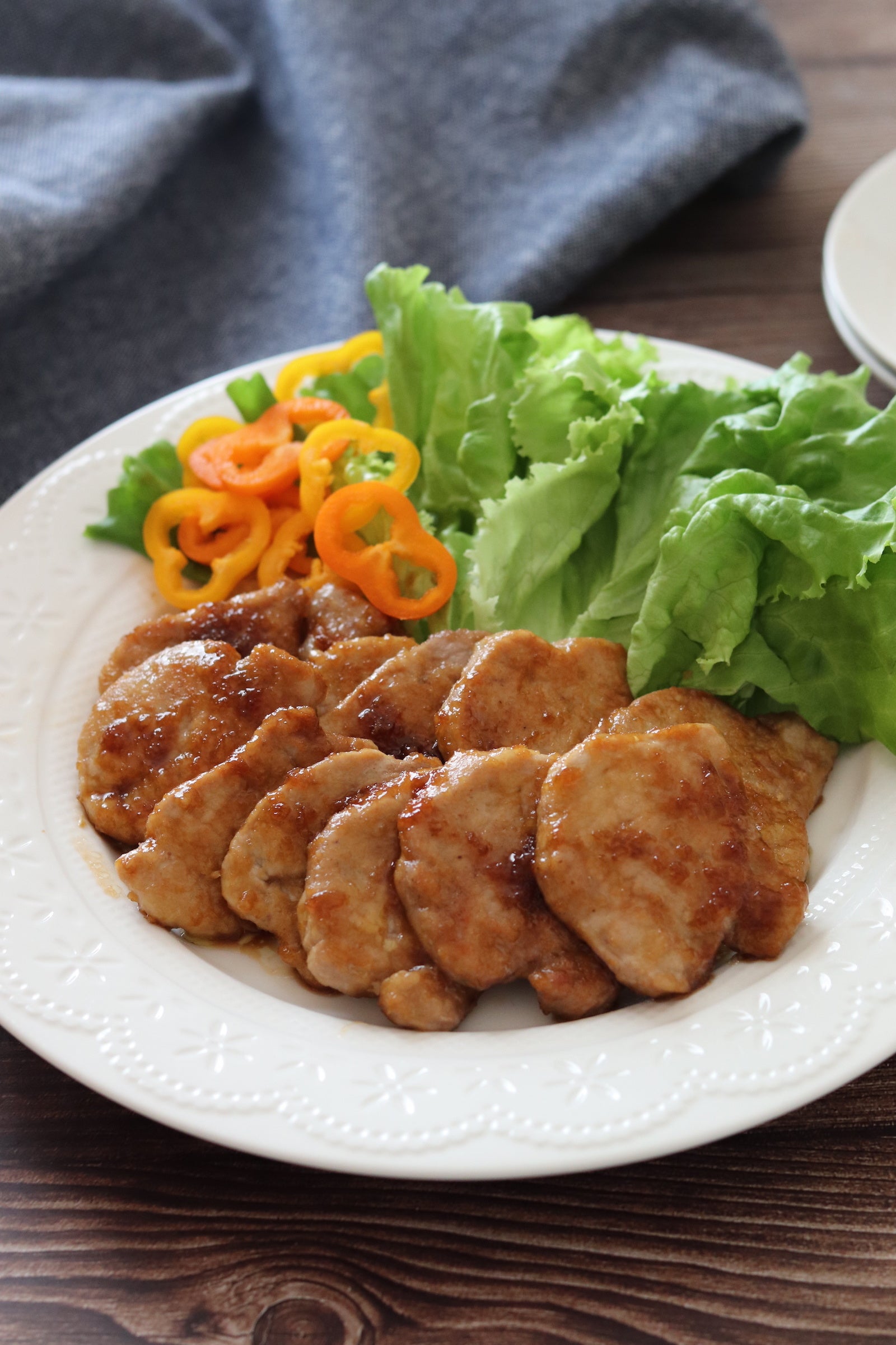 豚ヒレ肉のにんにく照り焼き。両面をしっかりたたいてタレの味しみを良くして１０分で食卓へ！