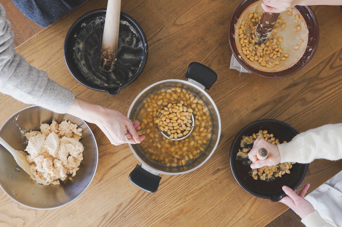 みそは最も寒い時季に仕込むことで、ゆっくりと発酵が進み、味に深みが出ておいしくなります。