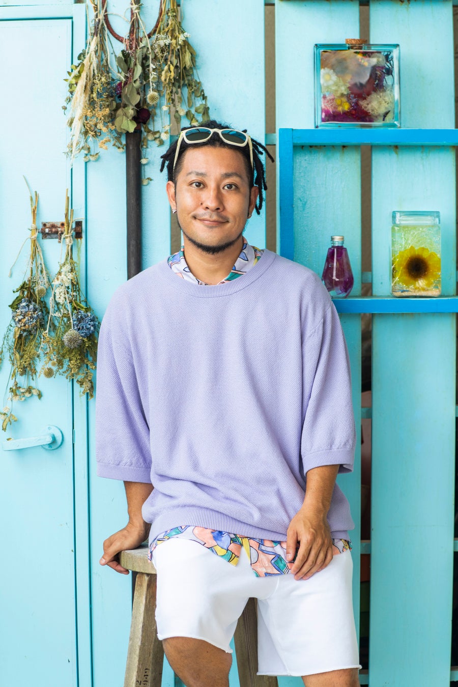 著者の名嘉俊さんは、HYのドラム担当。