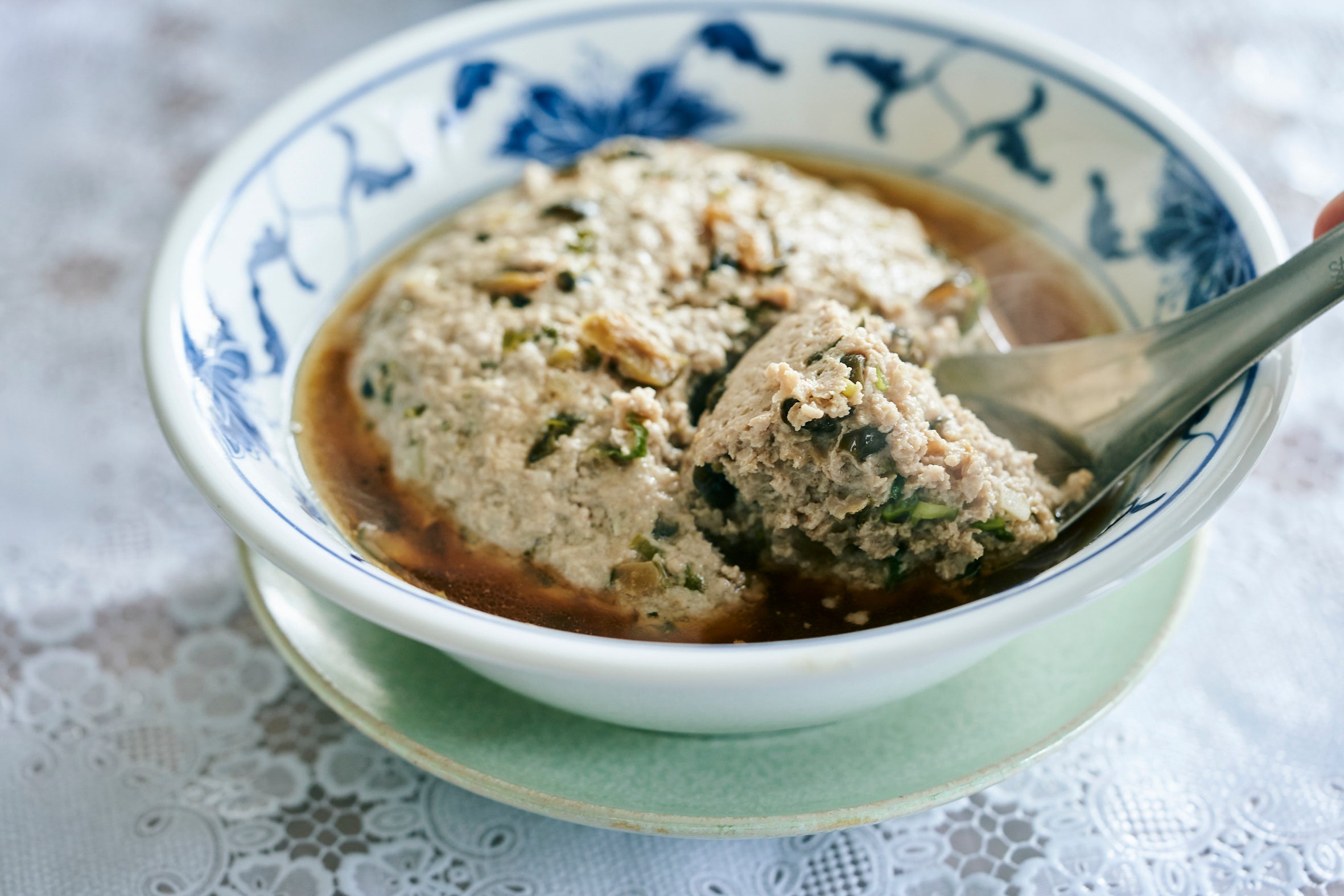 「きゅうりの漬け物入り蒸しハンバーグ」味の決め手はあの「きゅうりのキューちゃん」。それに豚ひき肉があればすぐに作れる、台湾の家庭でポピュラーなひと皿です。