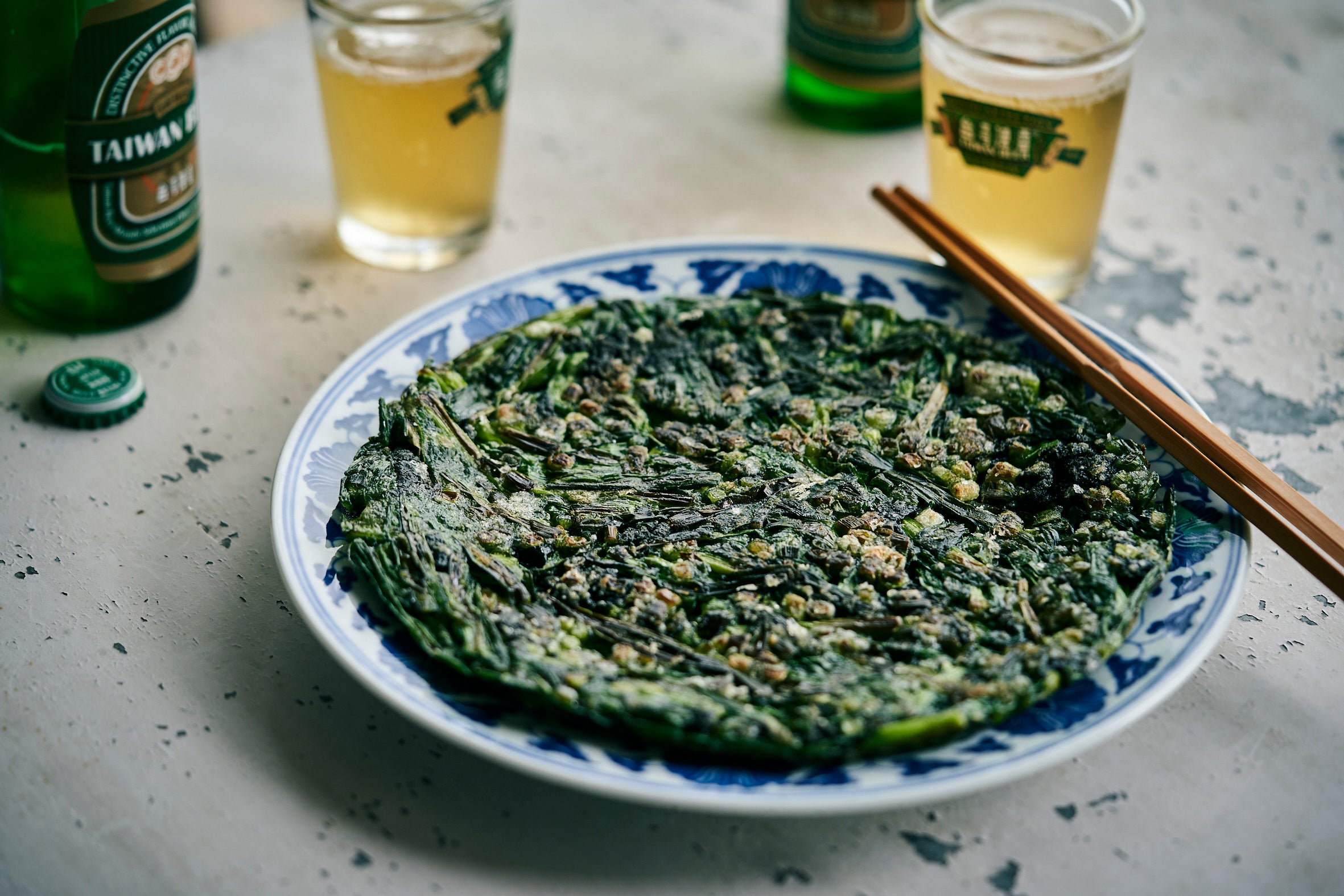 「かきオムレツもどき」は屋台の定番・かき入りオムレツをにらと韓国のりで代用した素食バージョン。野菜不足もこれで解消。