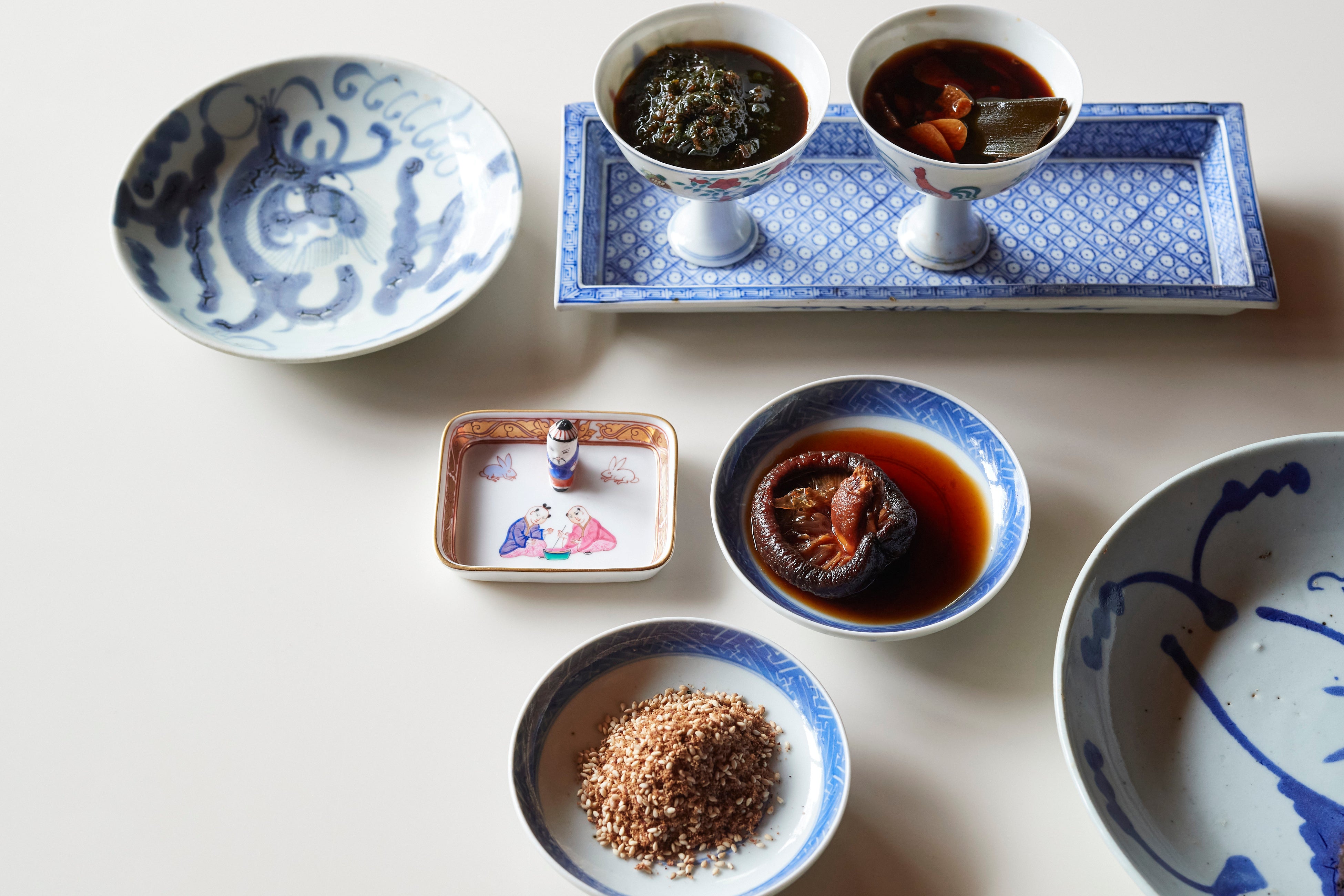 「レミじょうゆでおまけのふりかけ」は写真下。「ニンニクじょうゆ（右上）」「ニラしょうゆ（左上）」「レミじょうゆ（真ん中）」も美味。