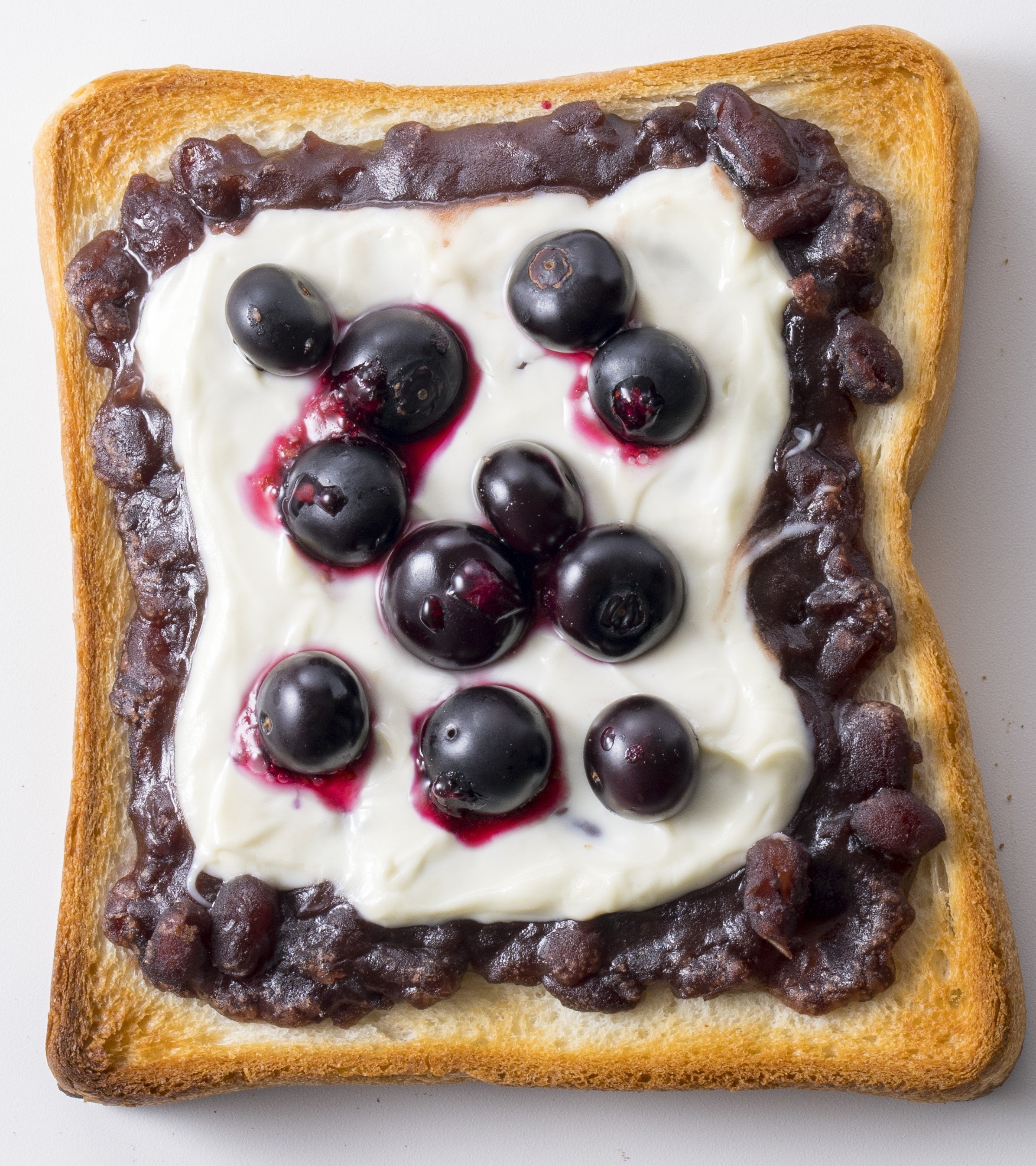 クリームチーズとベリーのあんトースト