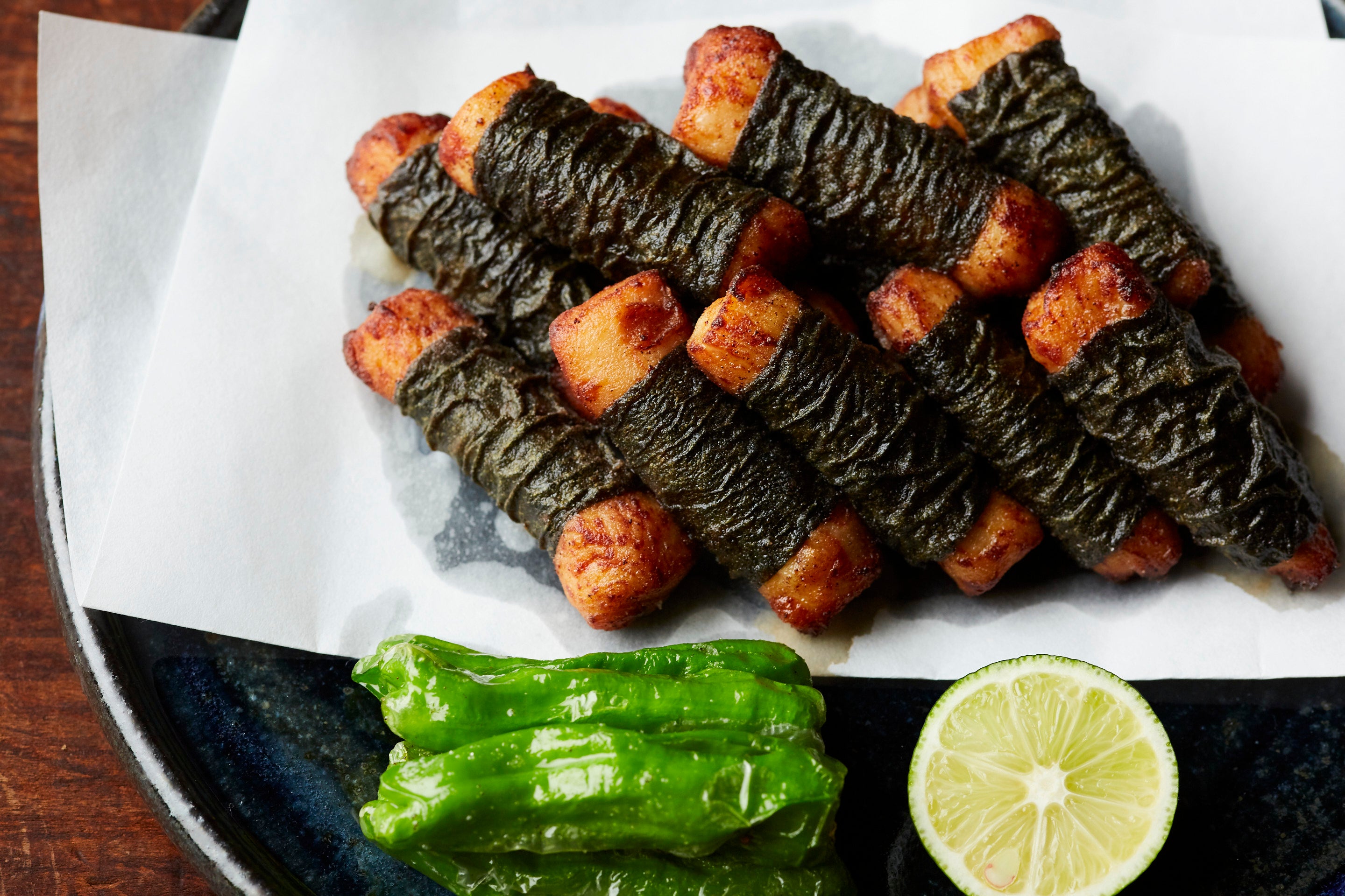 のり巻き揚げ。おかきみたいだからか子どもに大人気！つまみにも最高。