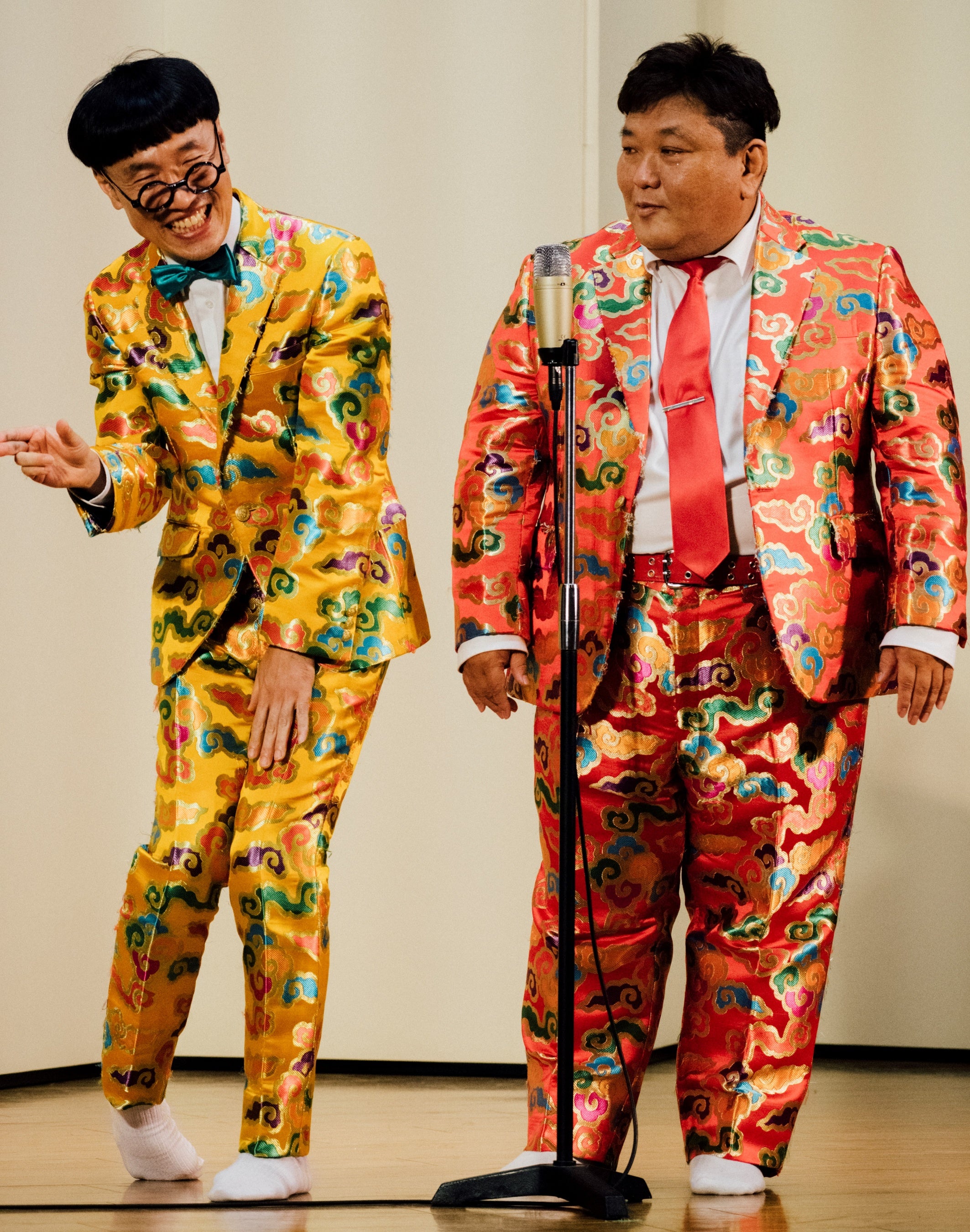 ド派手な衣装で人気の「いち・もく・さん」