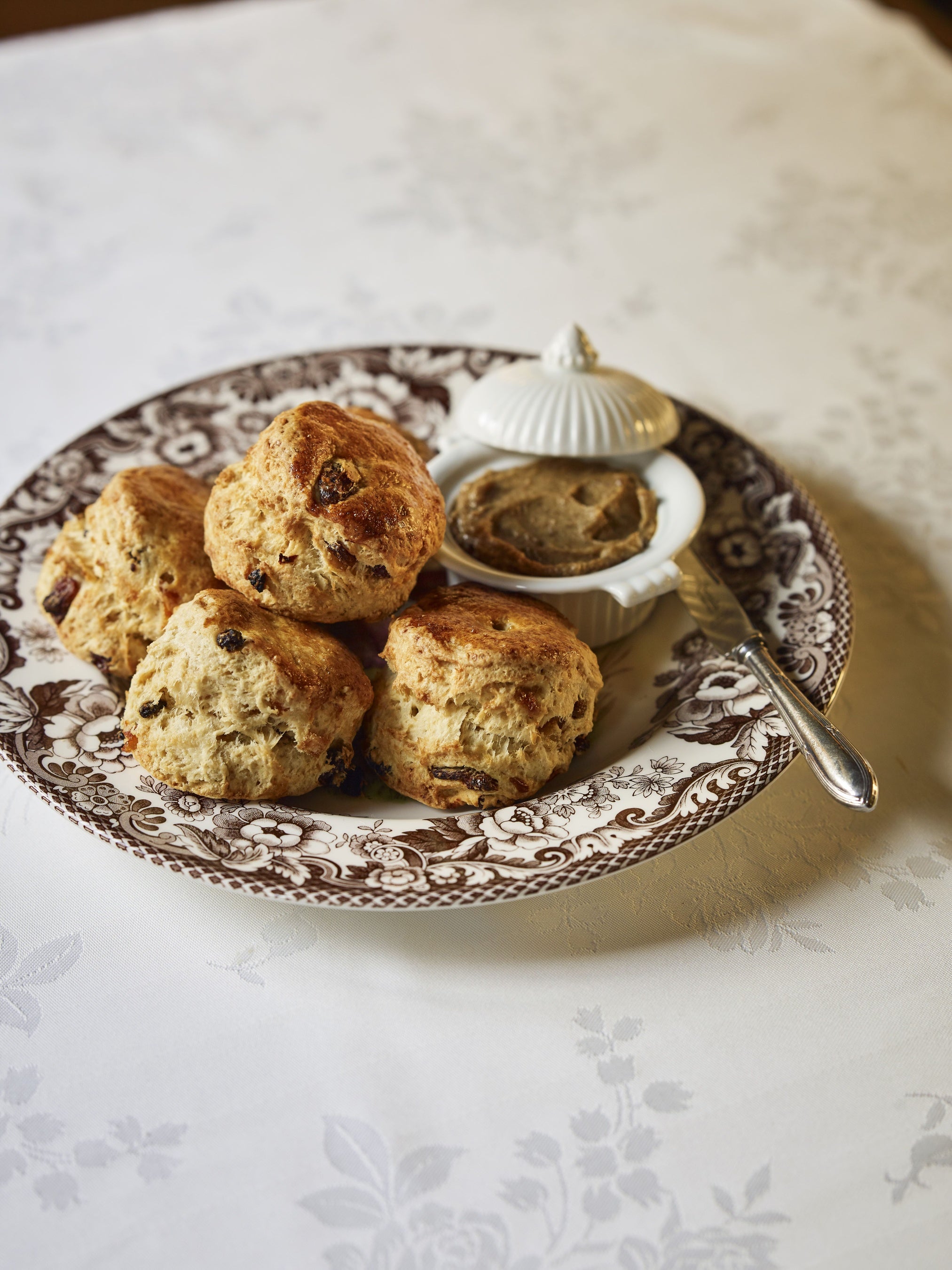 ドライフルーツやスパイスをきかしたクリスマススコーン。