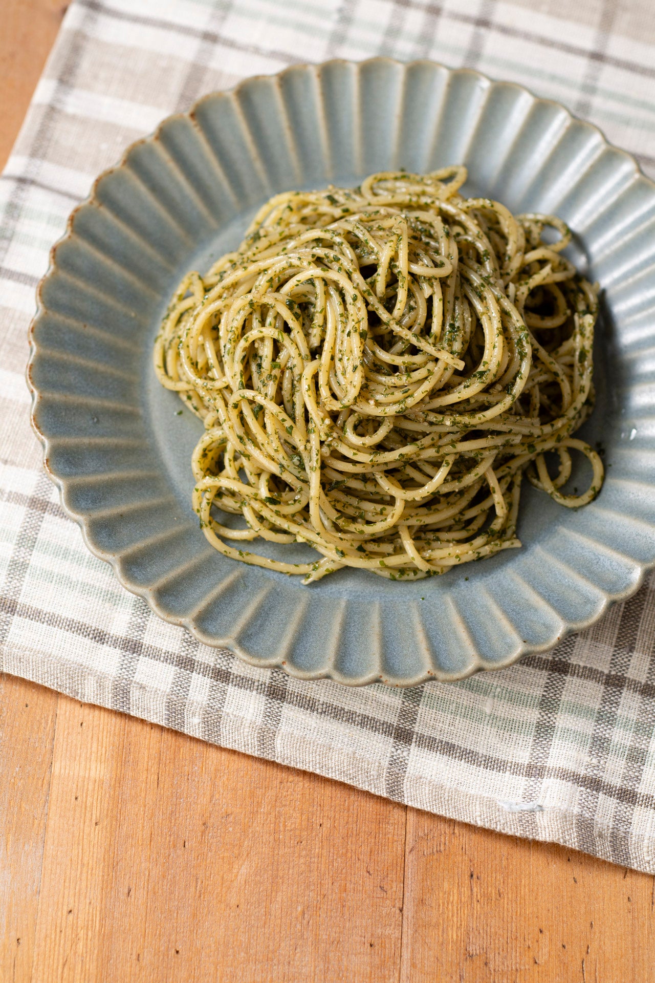 青じそのジェノベーゼソース。青じそならお財布にもやさしい。肉や魚にかけても◎。