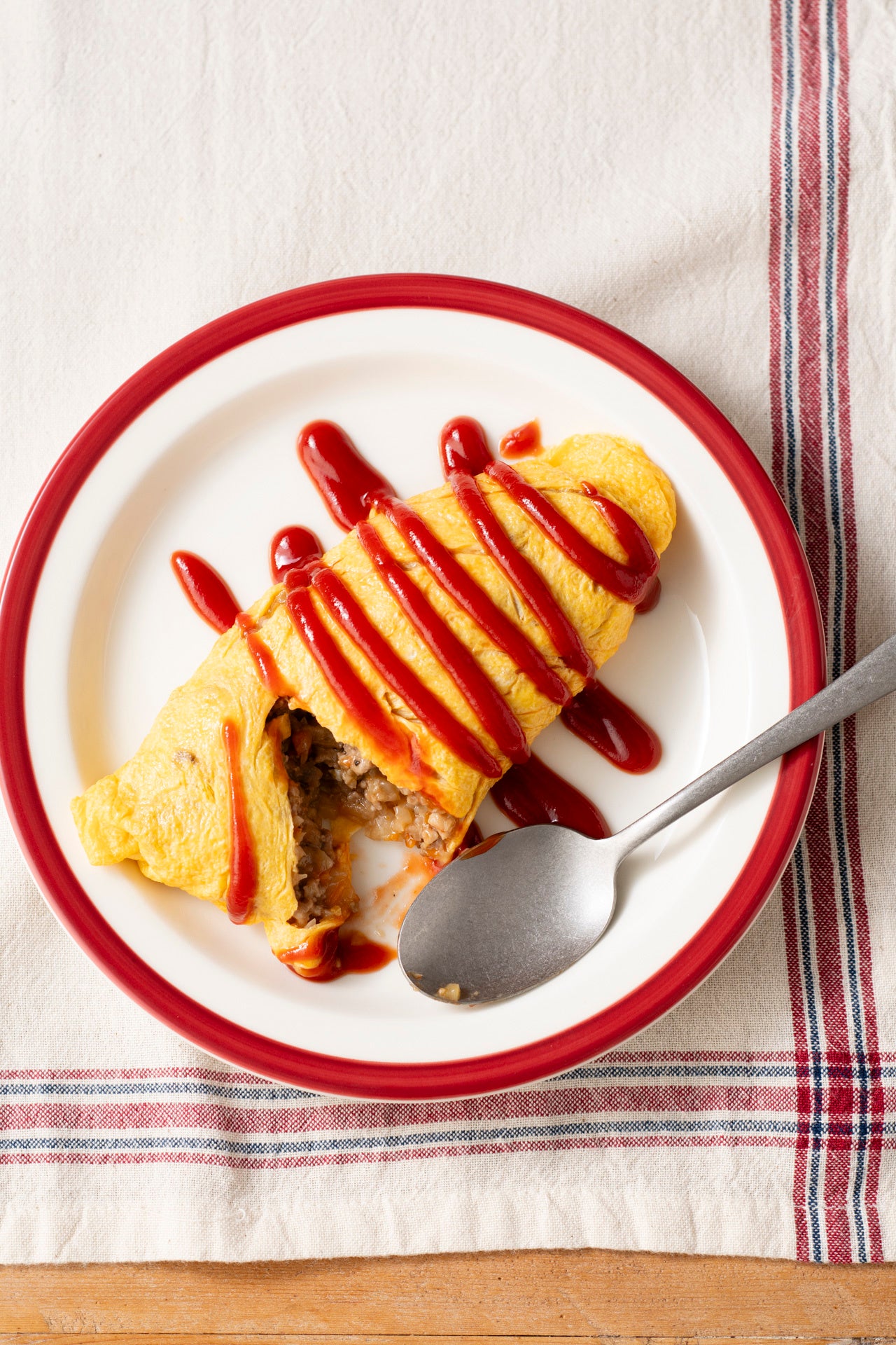 ポテトオムレツ。具材をぶんぶんして、卵で包めば時短。