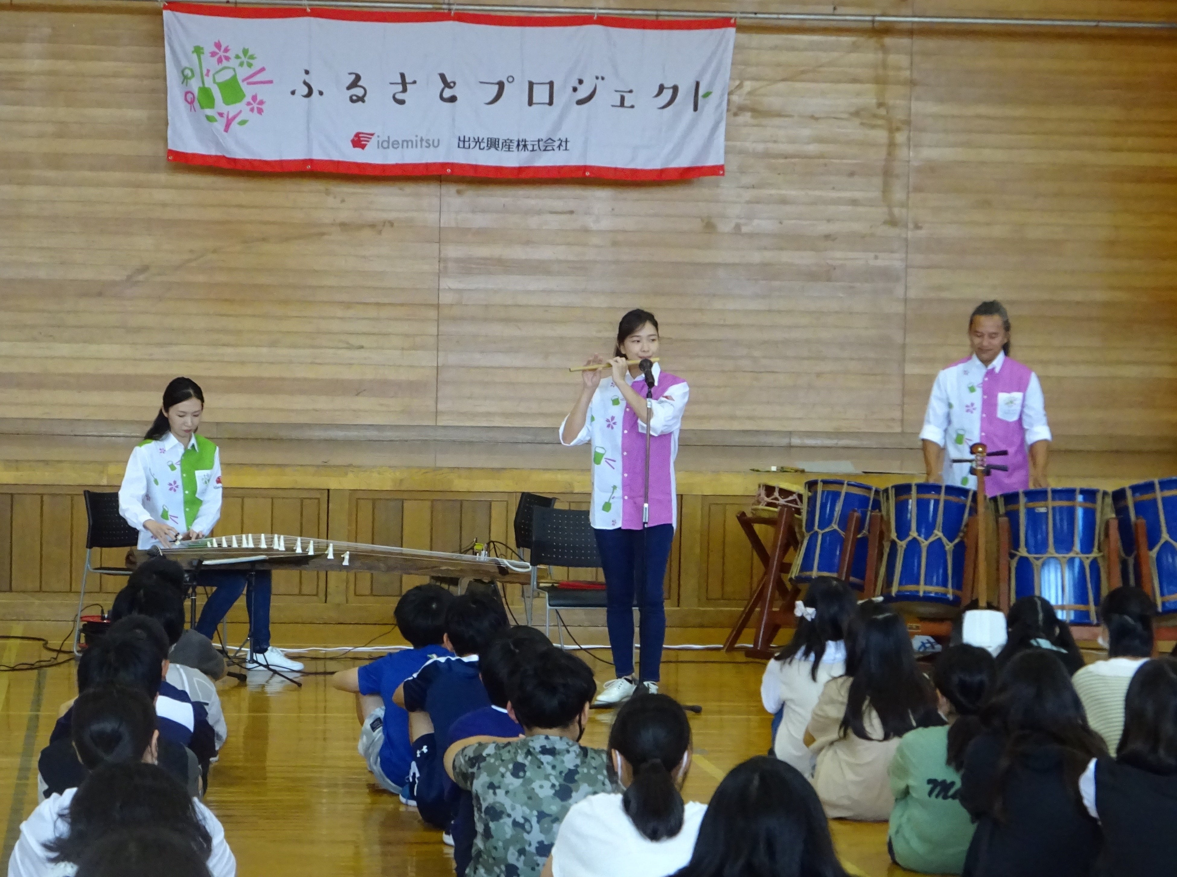 和楽器の演奏鑑賞の様子