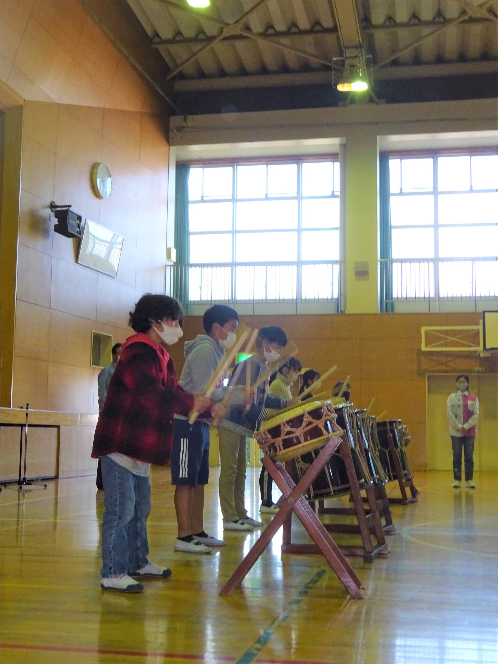 和太鼓の演奏体験の様子