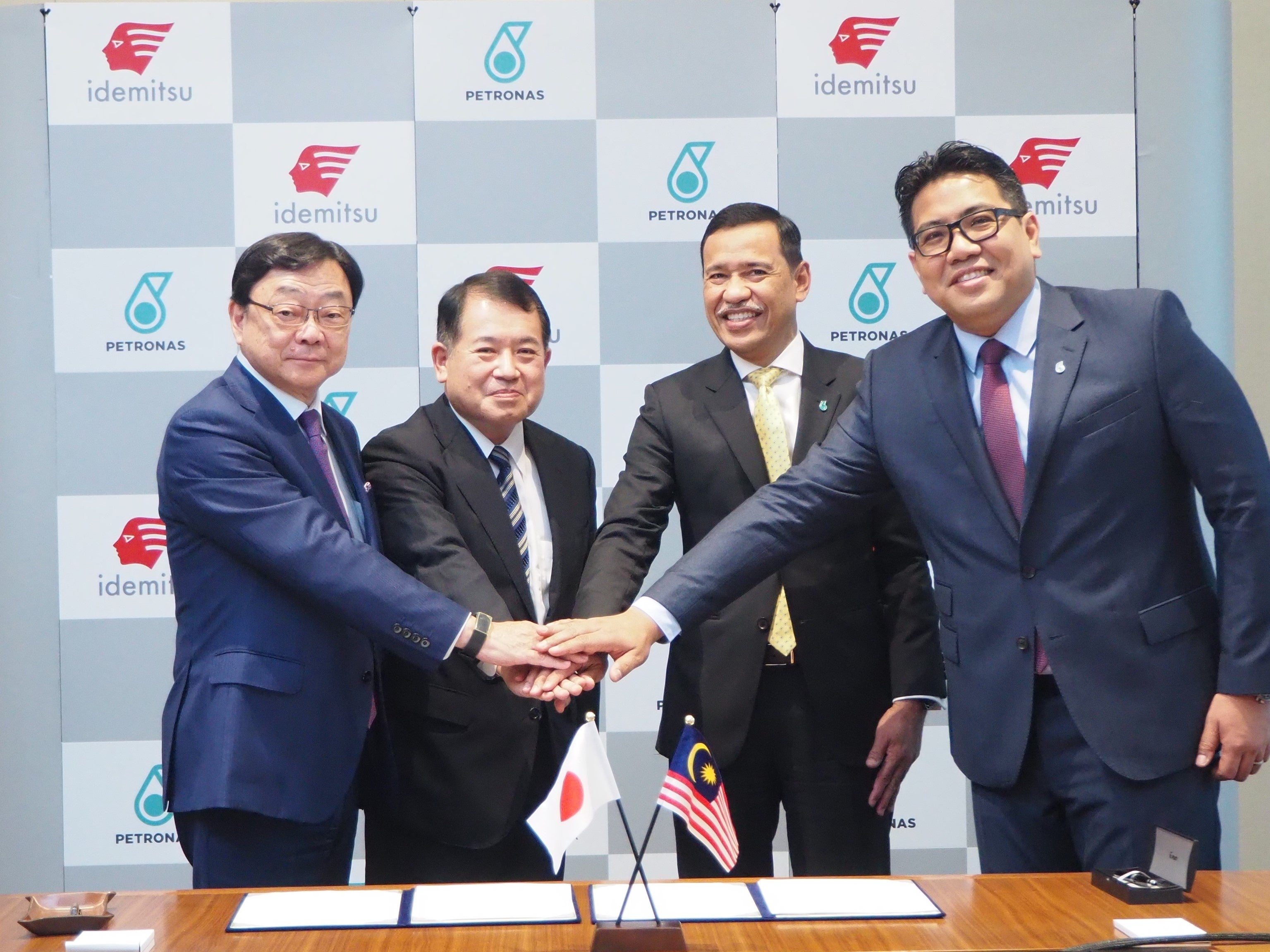 両社によるMOU締結セレモニー