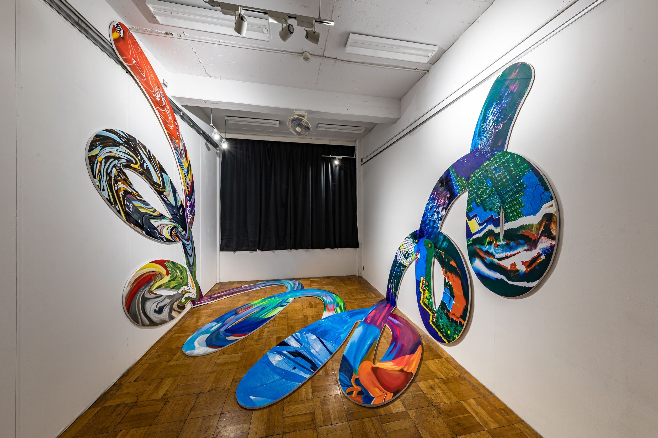 國分莉佐子 《すべての光はもうひとつの現実》 2022