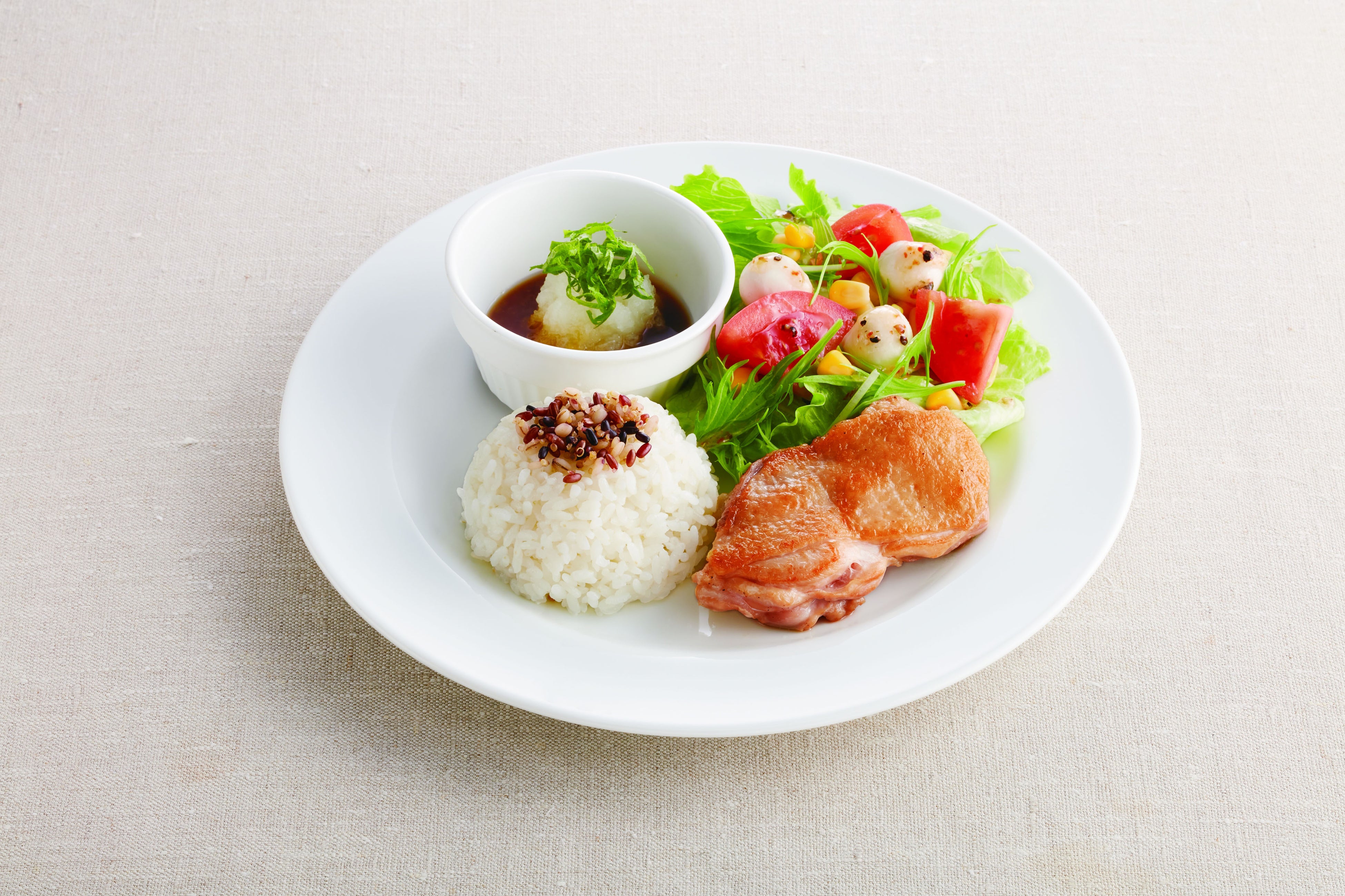 キヌアとサラダのバランスカフェプレート（スープバー付）