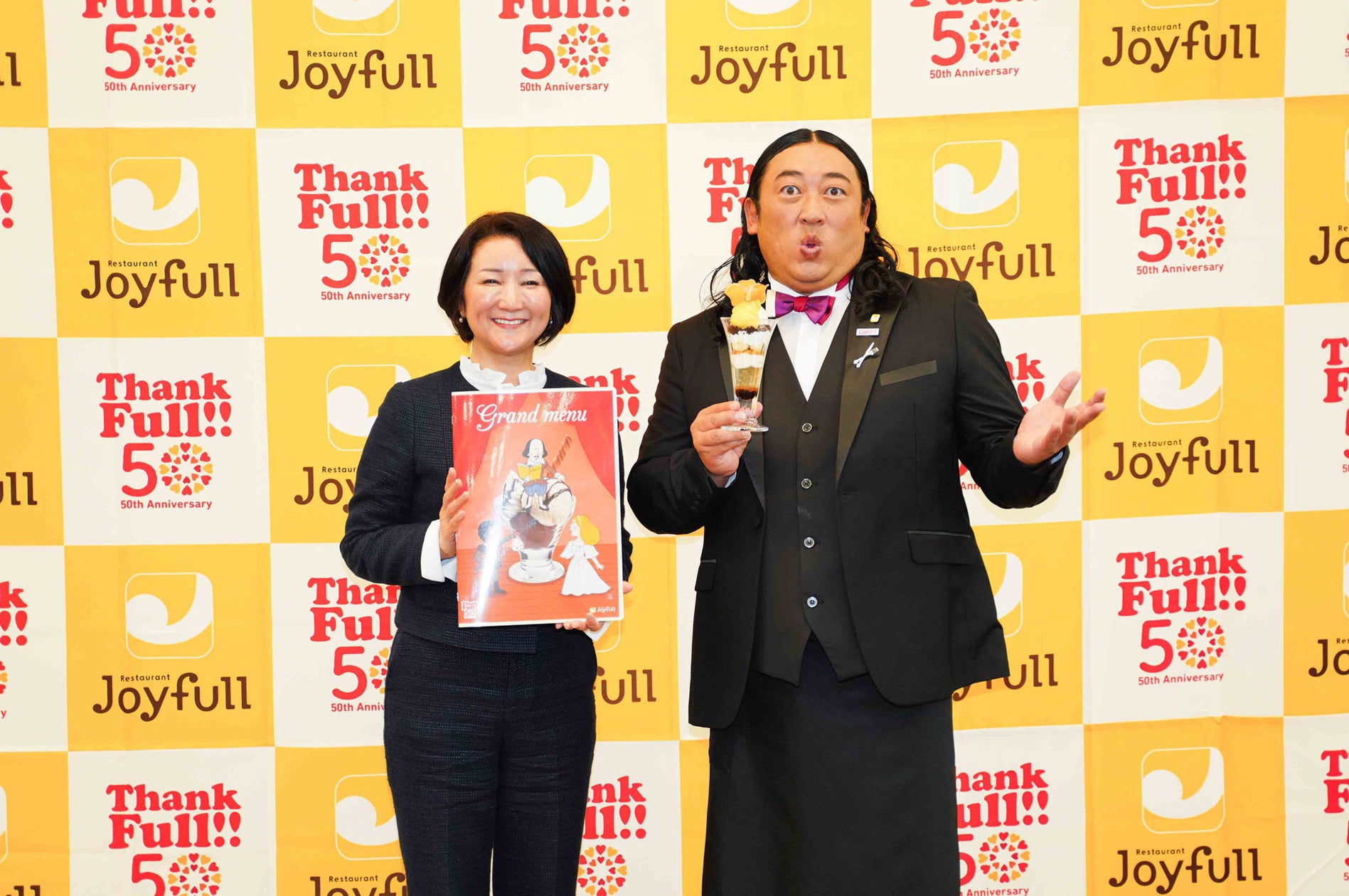 ジョイフル、ロバート秋山氏を起用し秋冬新メニュー&新CMを発表