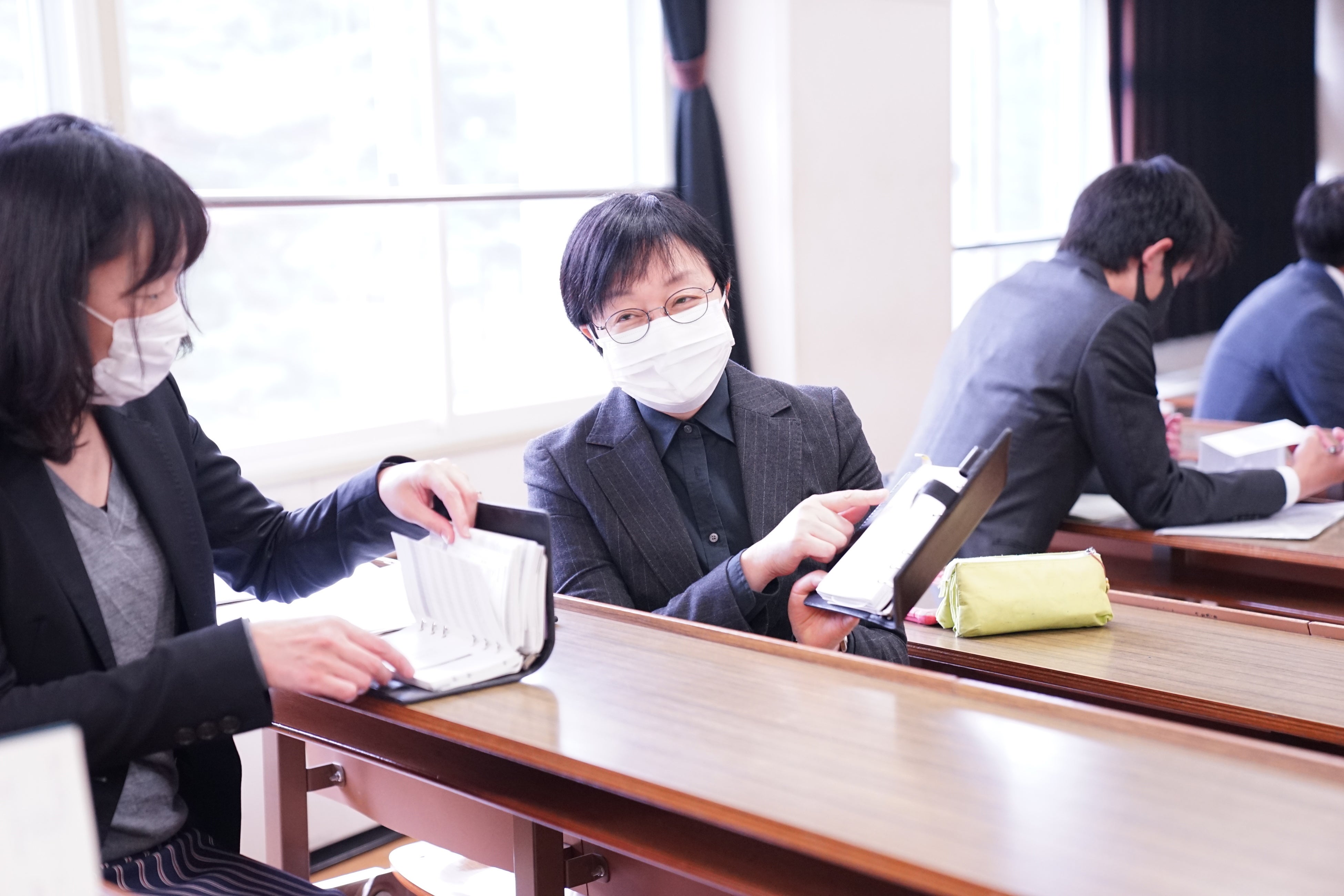 教員の指導力向上を目指して取り組む研修の様子