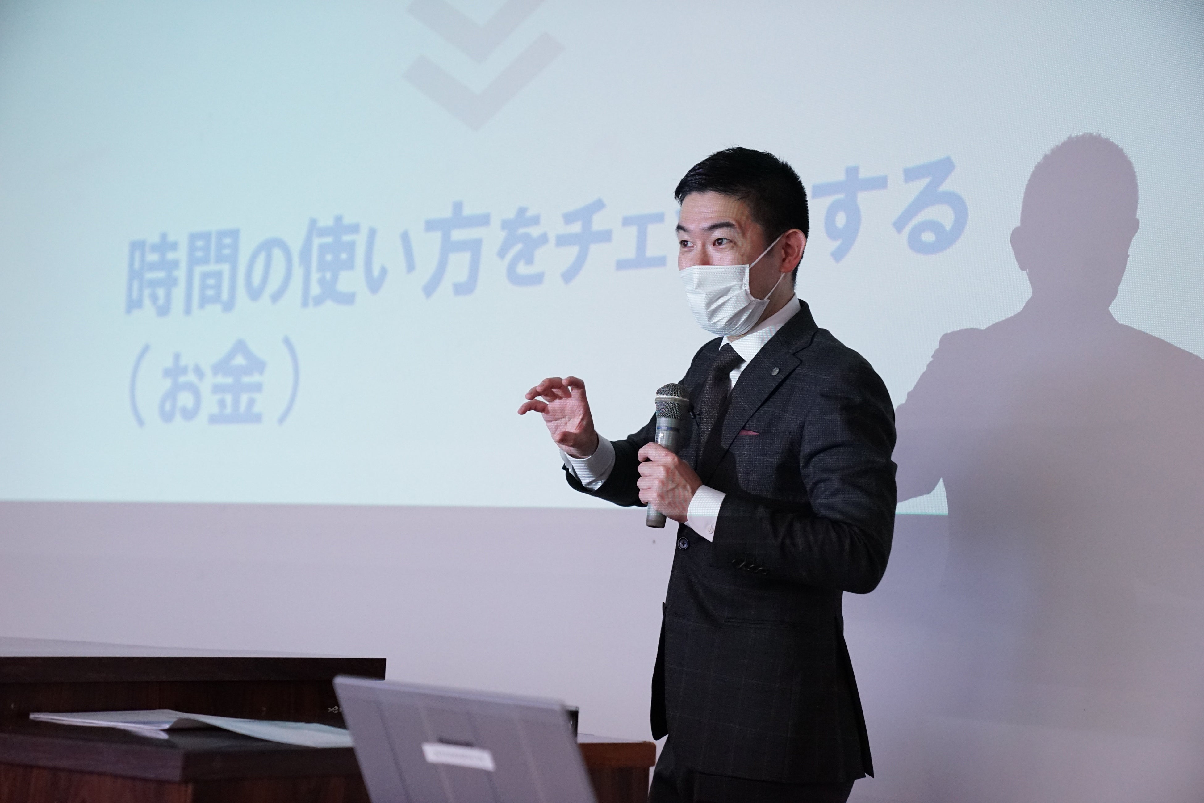 教員の指導力向上を目指して取り組む研修の様子