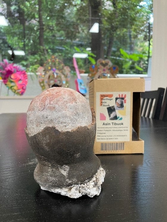 独特の形状から「恐竜の卵」と呼ばれるティブオック塩