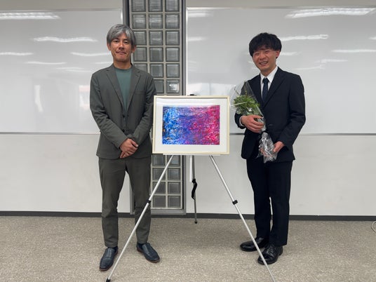 アスノシステム、「パラリンアート」描き下ろし作品の絵画譲渡式および社員交流会を実施 アスノシステム、「パラリンアート」描き下ろし作品の絵画譲渡式および社員交流会を実施