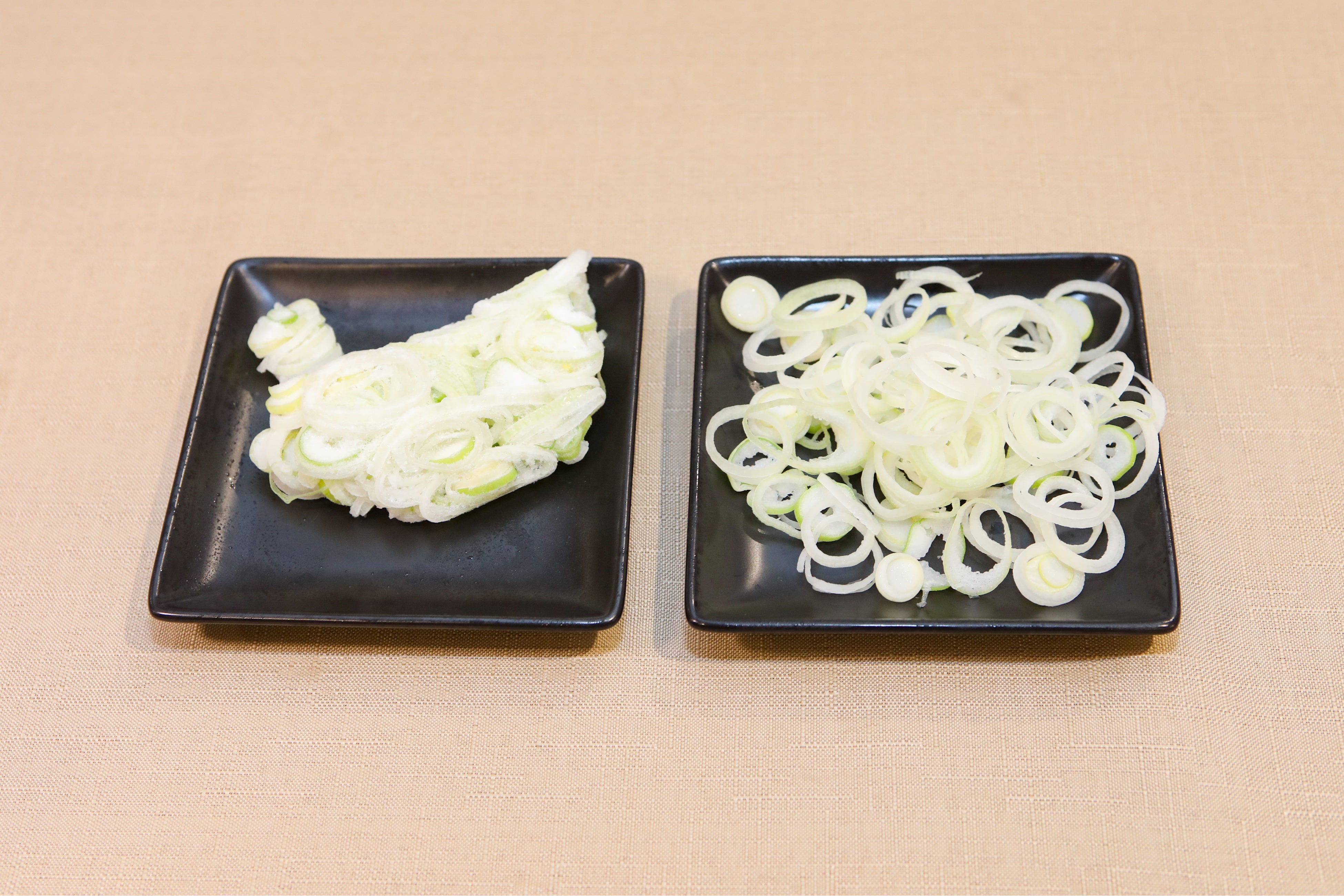 ネギは、パラパラに冷凍できて使いやすい（左：通常冷凍、右：はうやうま冷凍）