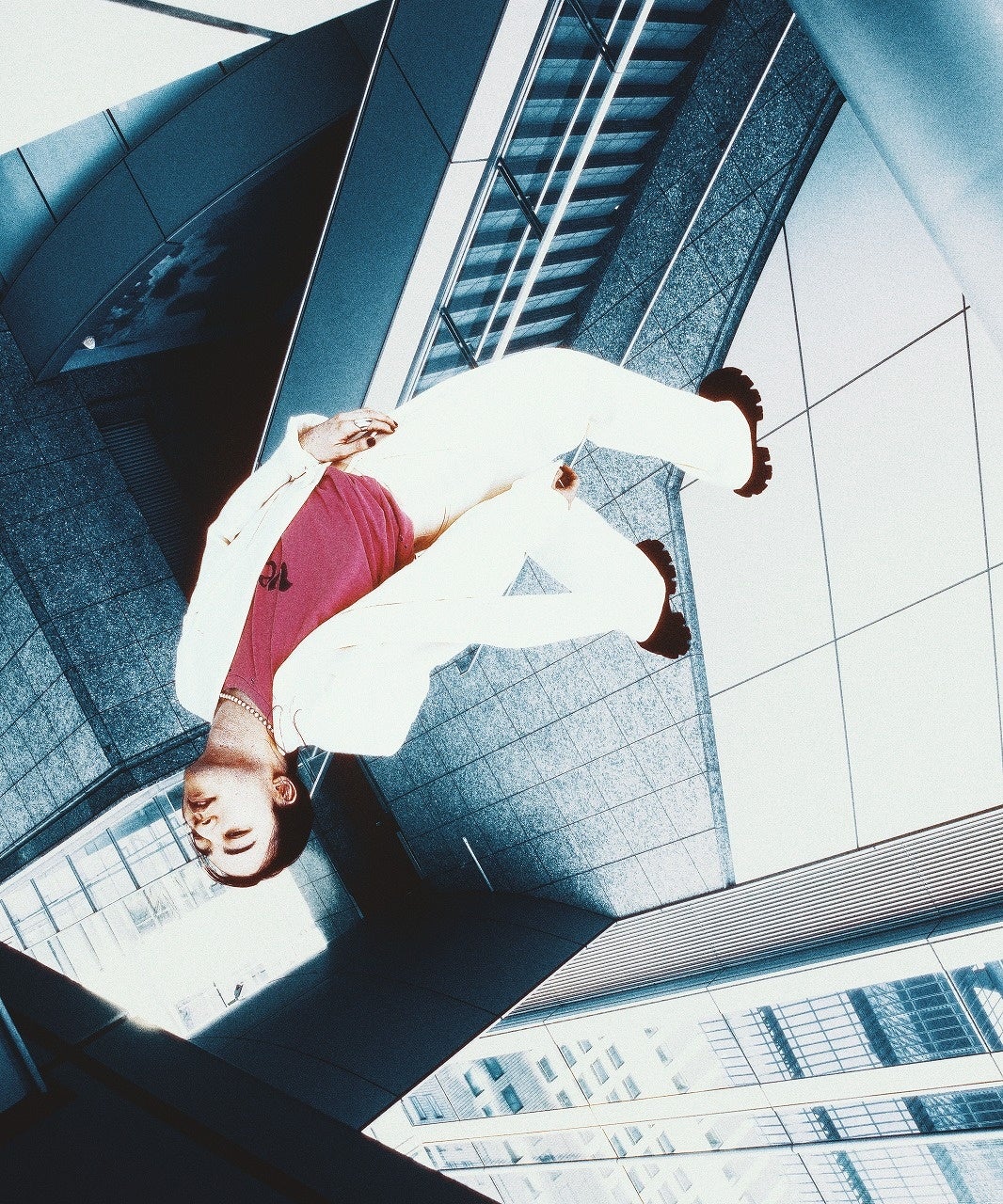 シンガーソングライター　春野